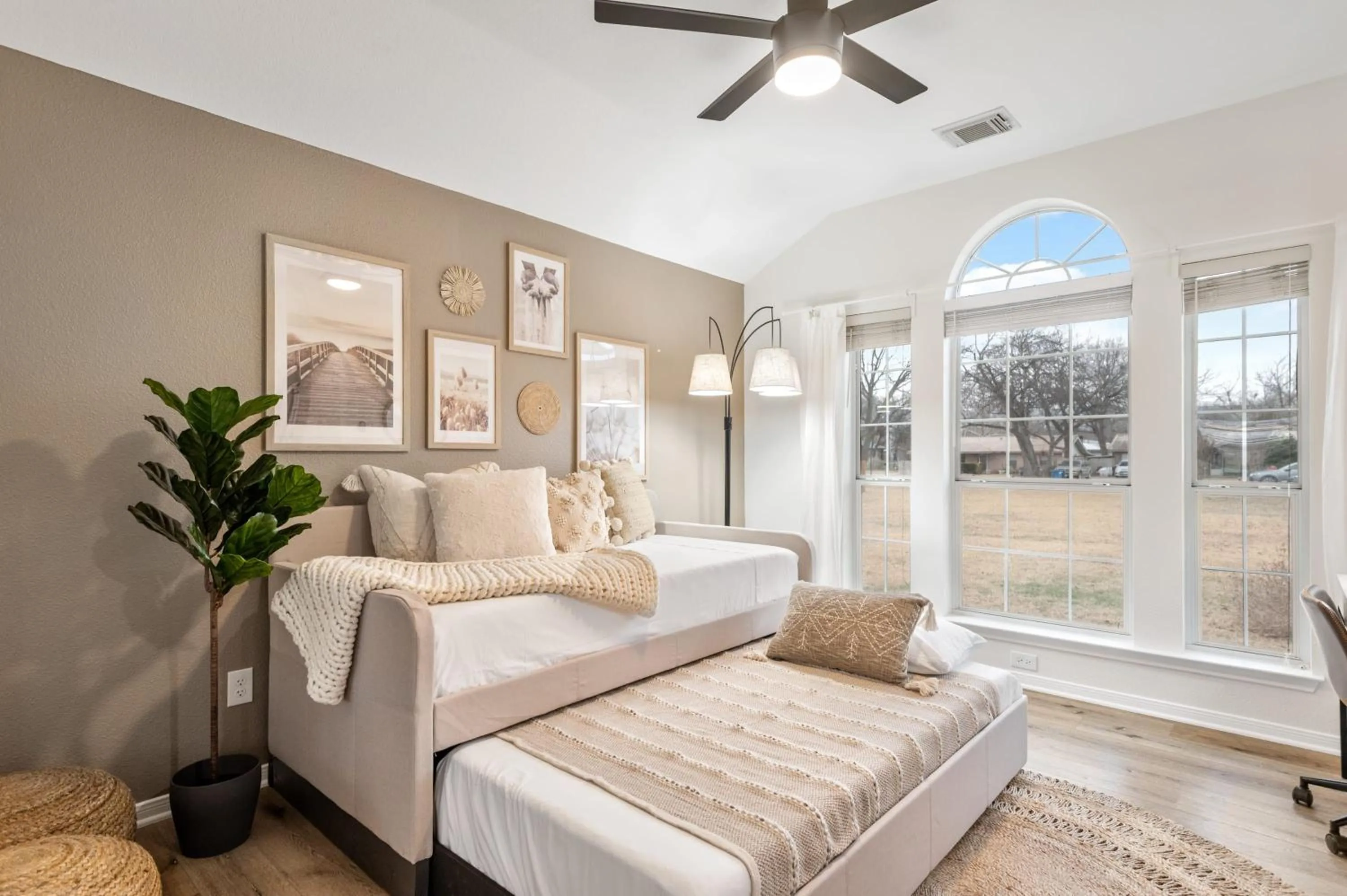 Bed in Lake Marble Falls Waterfront, House, Wet Slip, Huge Yard