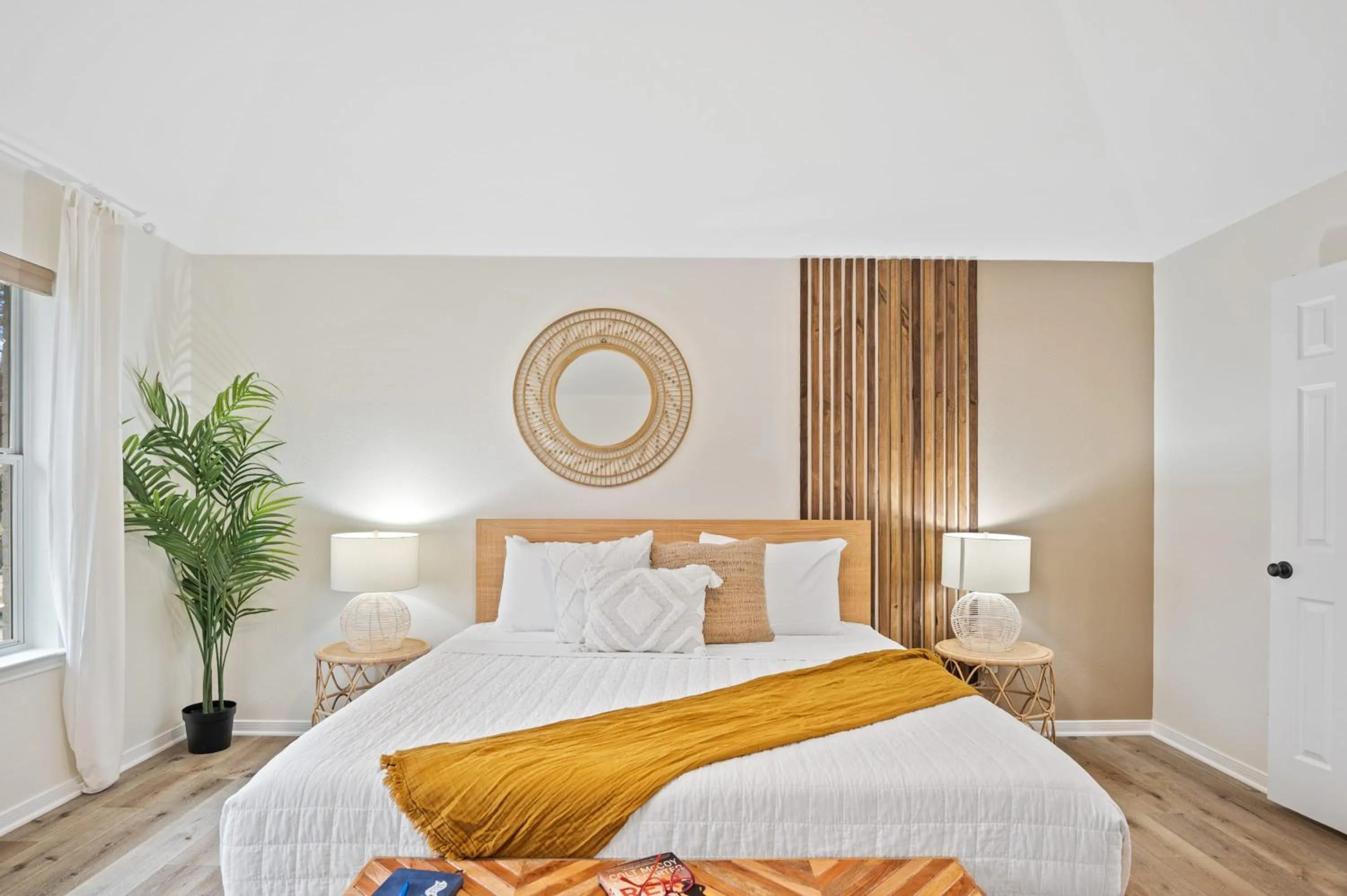 Bed in Lake Marble Falls Waterfront, House, Wet Slip, Huge Yard