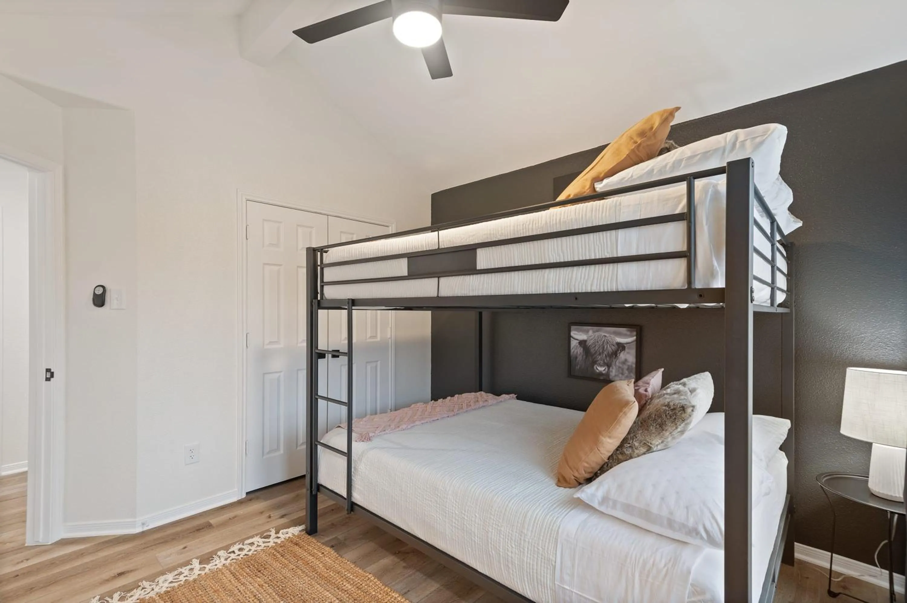 Bed in Lake Marble Falls Waterfront, House, Wet Slip, Huge Yard