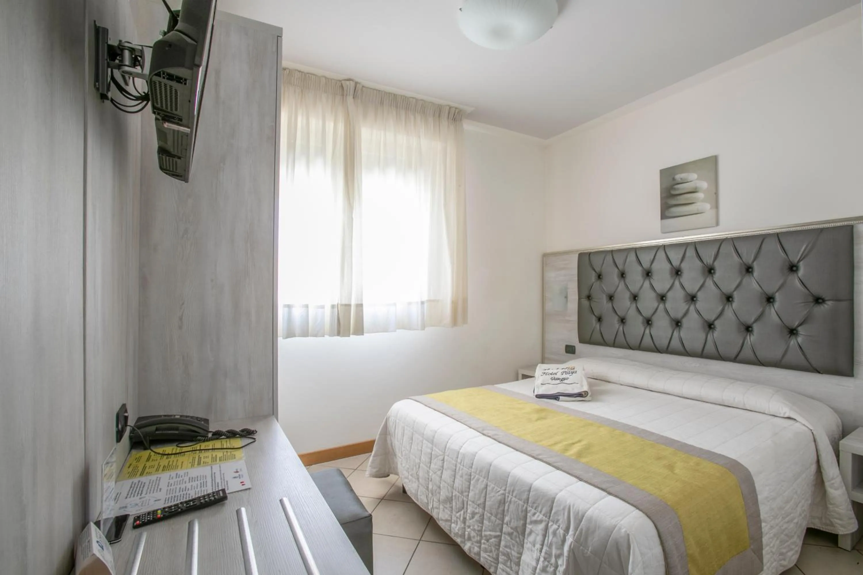 TV and multimedia, Bed in Hotel Playa