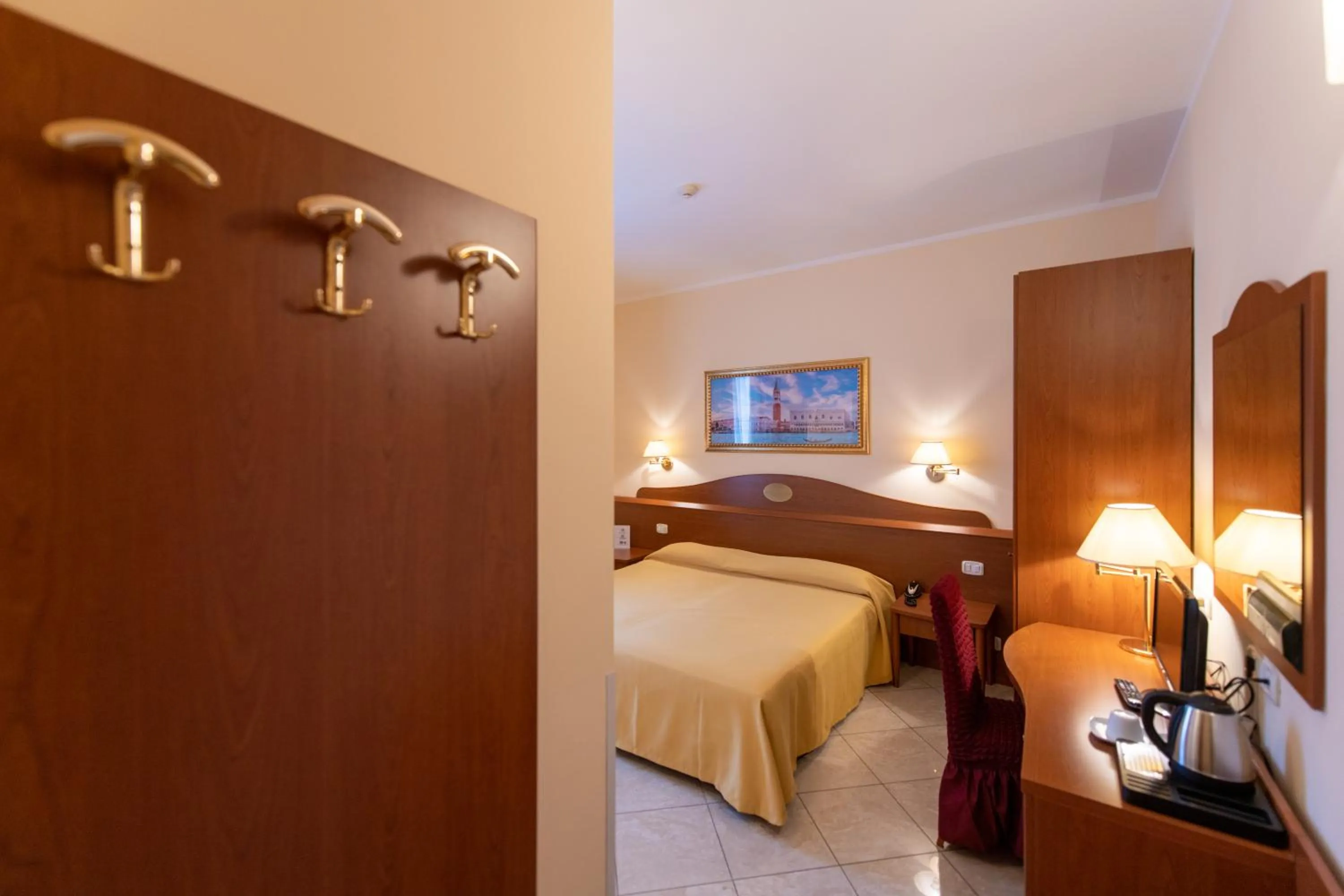 Bed in Hotel Ambasciata Venice - Atika & Atif