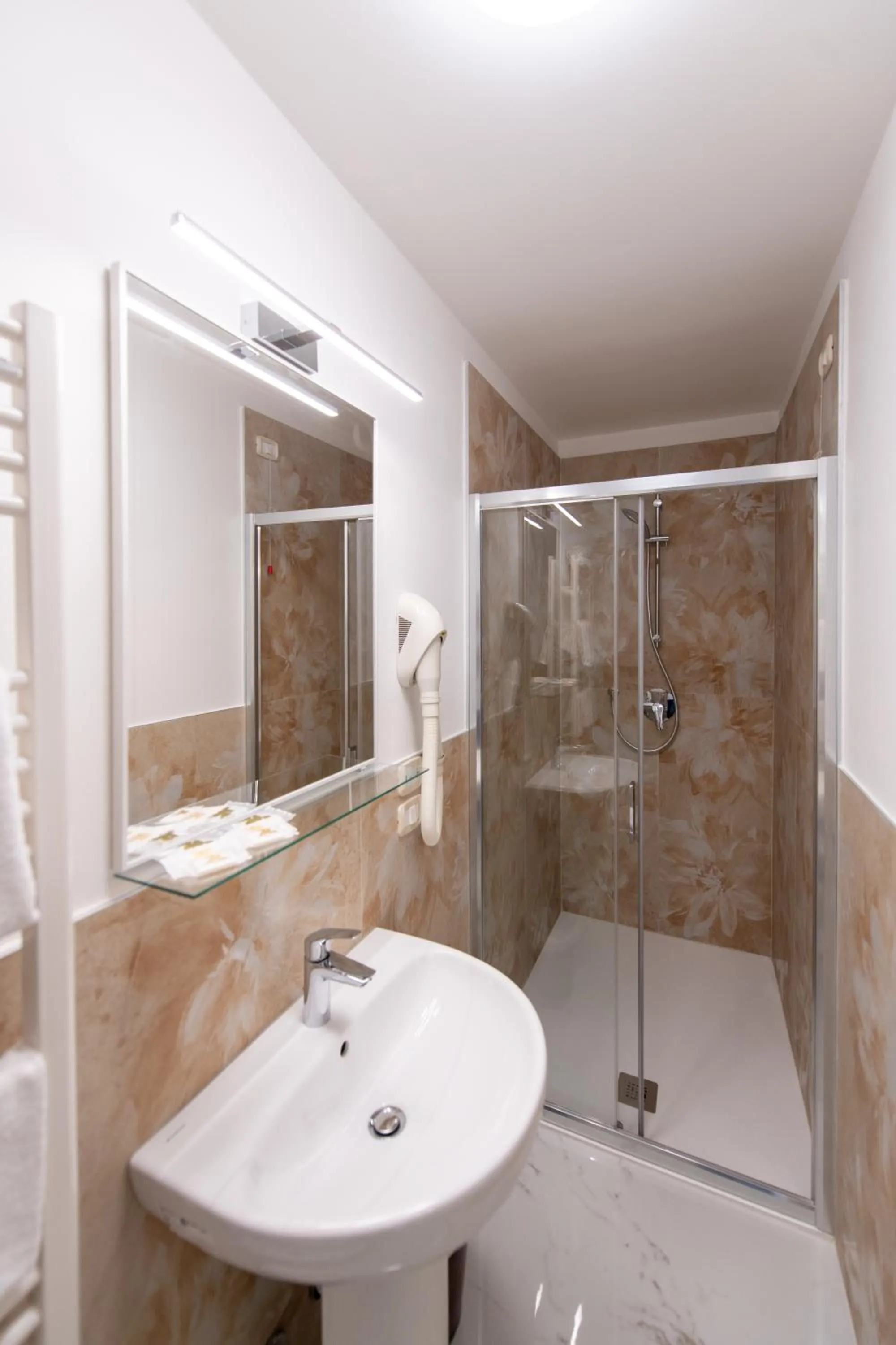 Shower in Hotel Ambasciata Venice - Atika & Atif