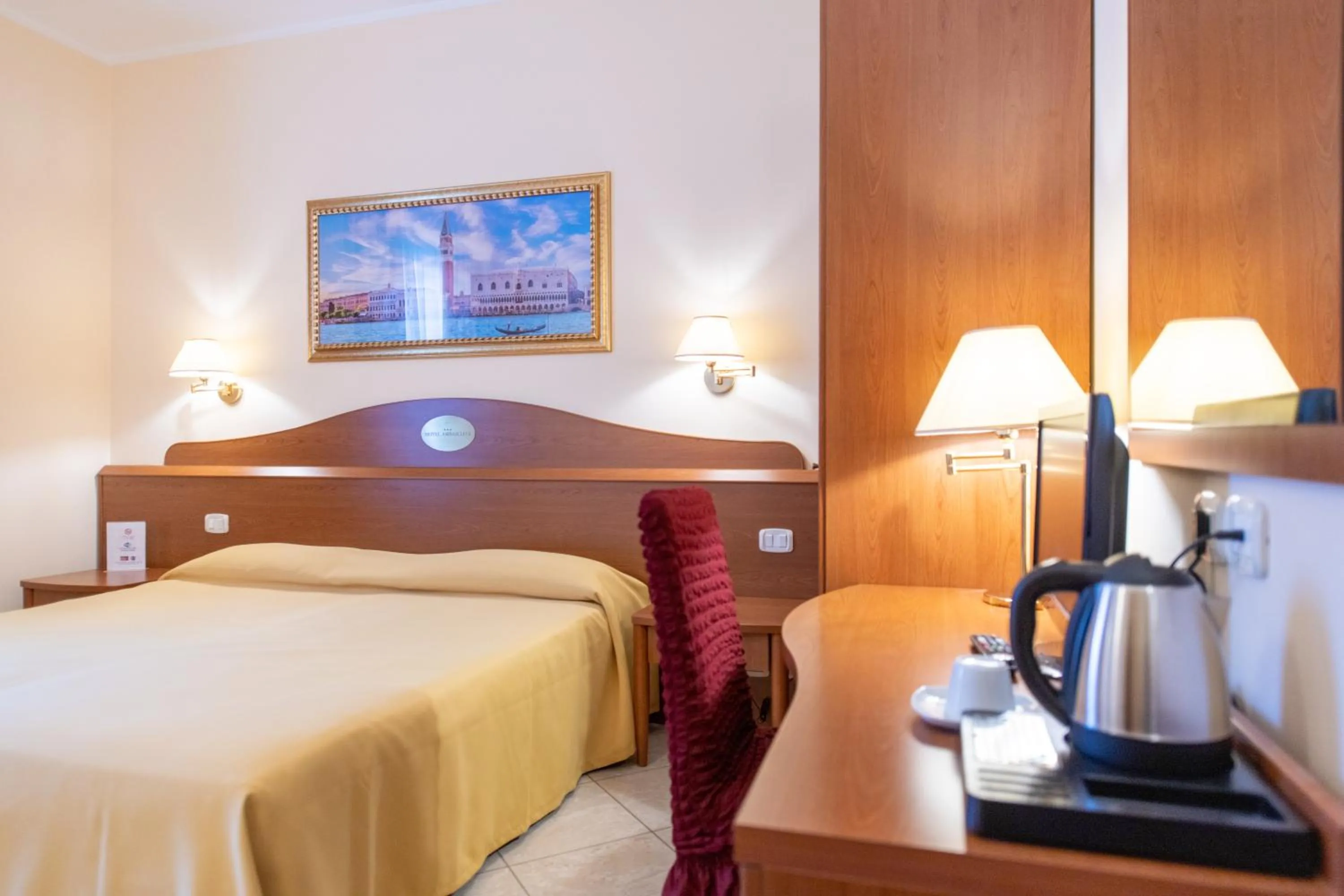 Bed in Hotel Ambasciata Venice - Atika & Atif