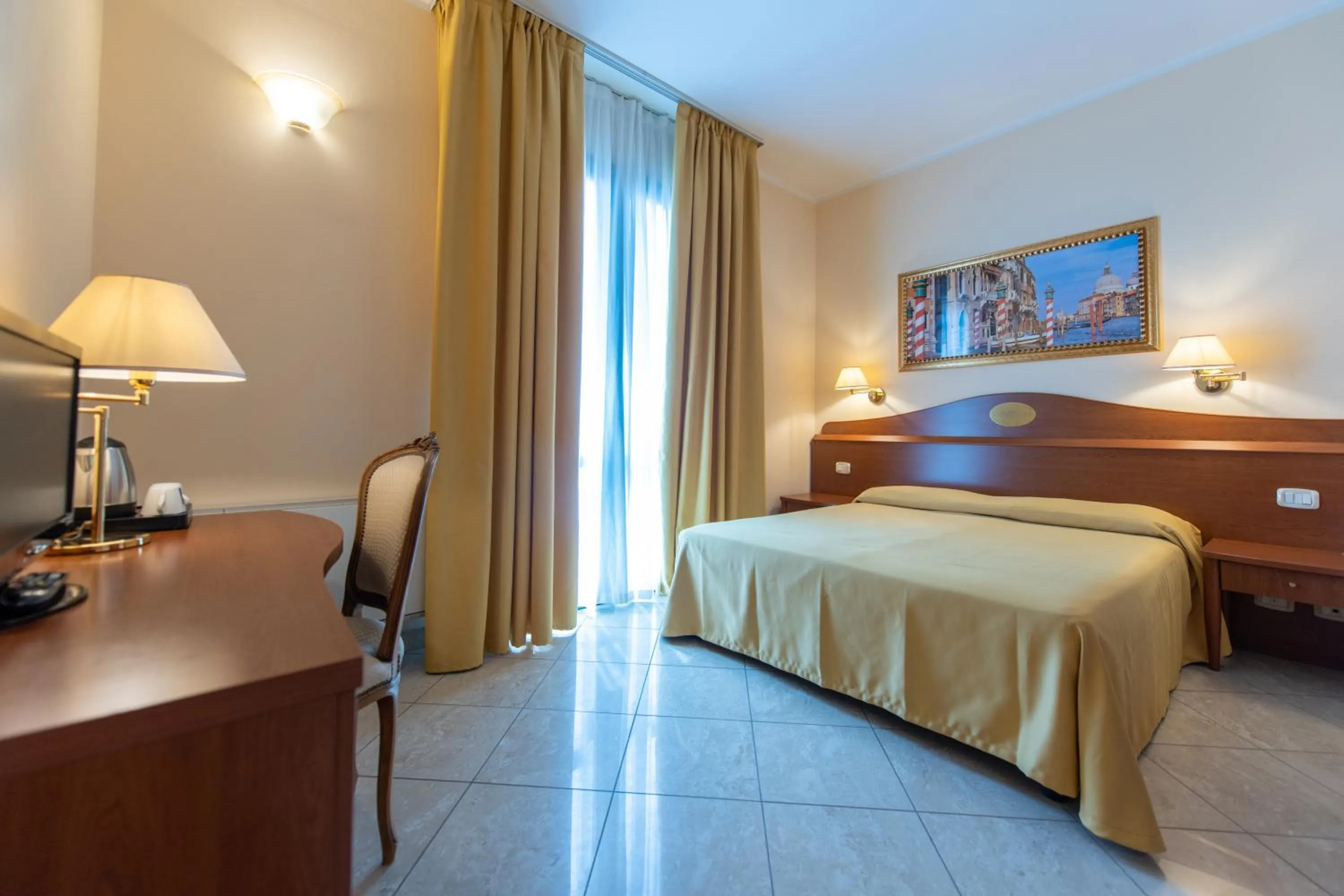 Bed in Hotel Ambasciata Venice - Atika & Atif