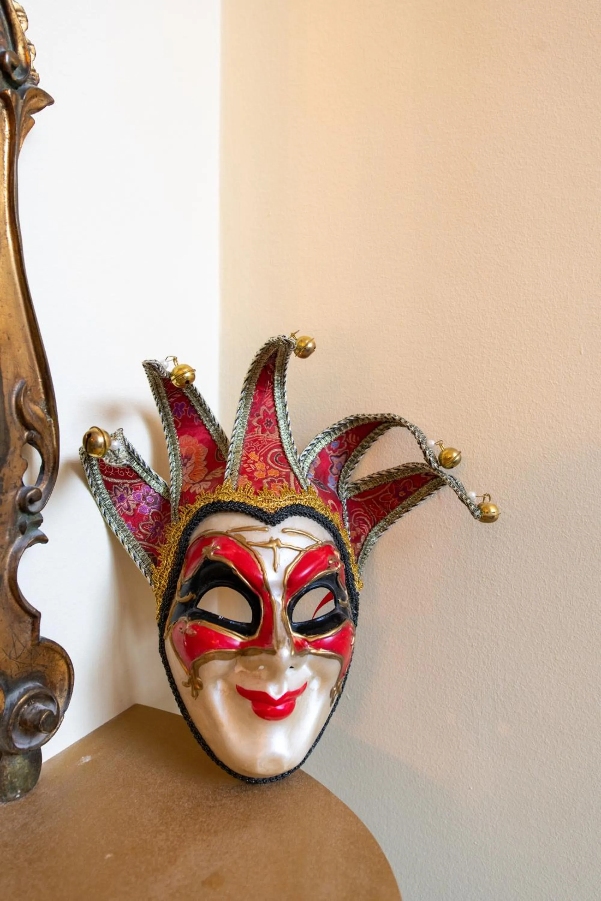 Decorative detail in Hotel Ambasciata Venice - Atika & Atif