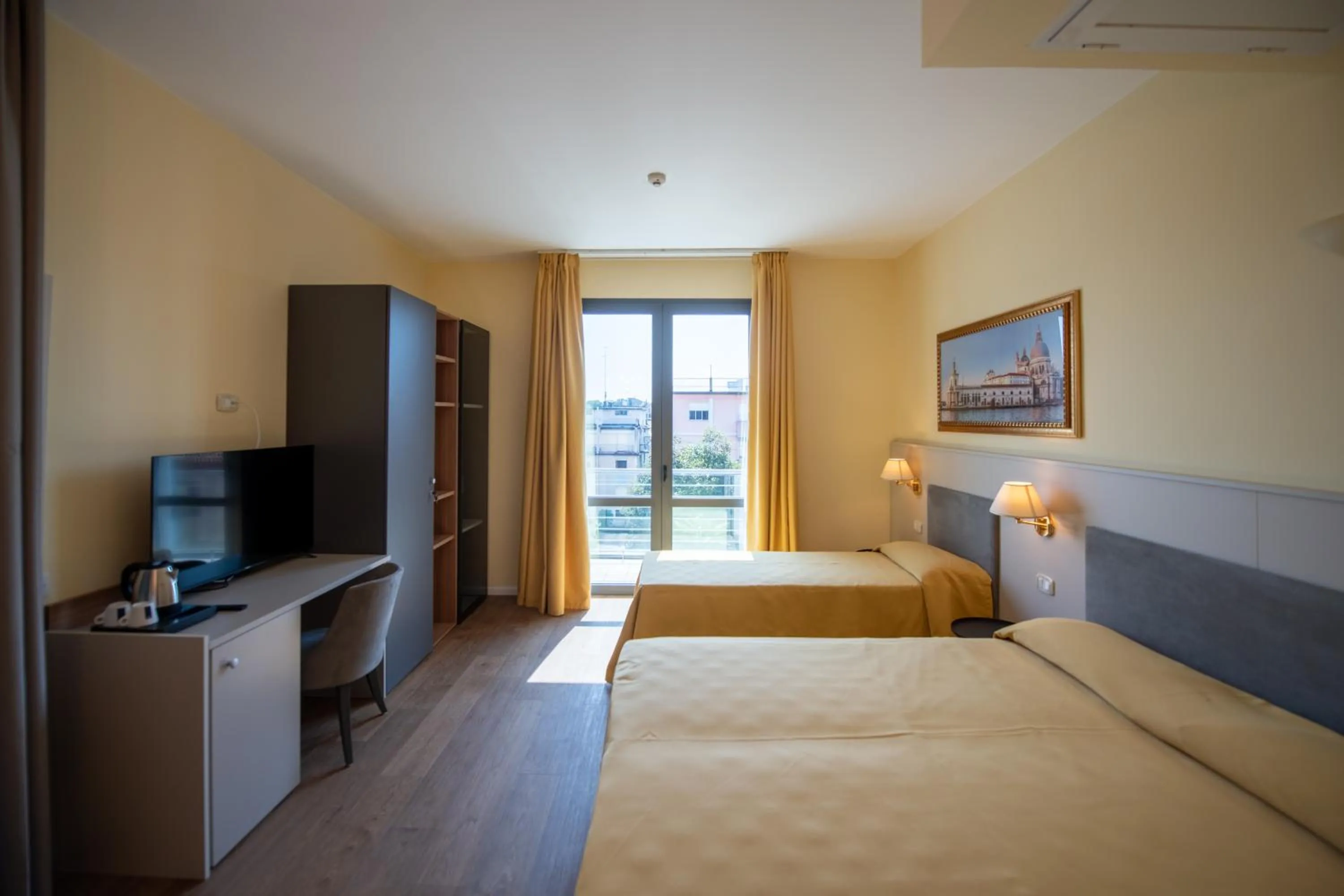 Bed in Hotel Ambasciata Venice - Atika & Atif