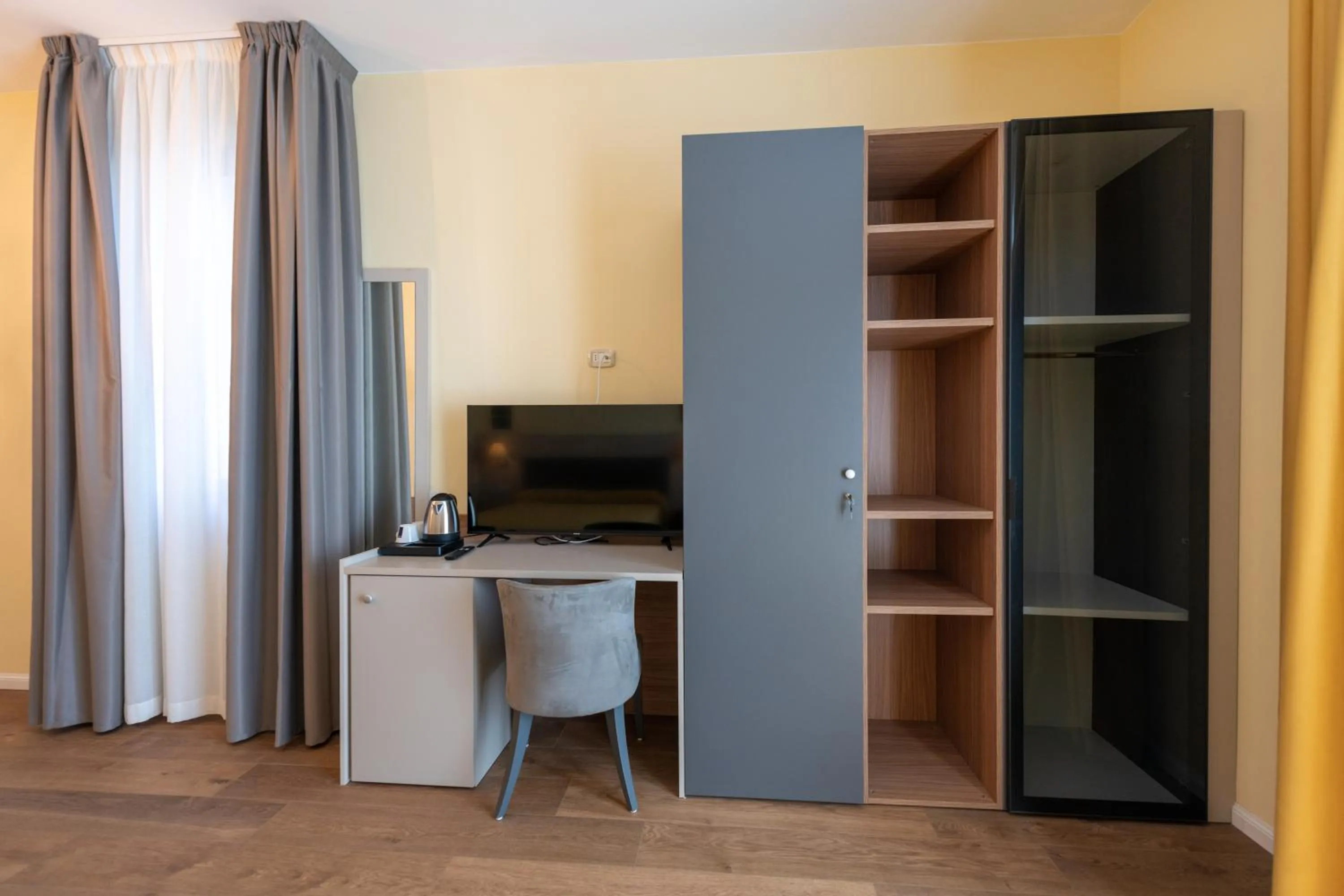 TV and multimedia in Hotel Ambasciata Venice - Atika & Atif