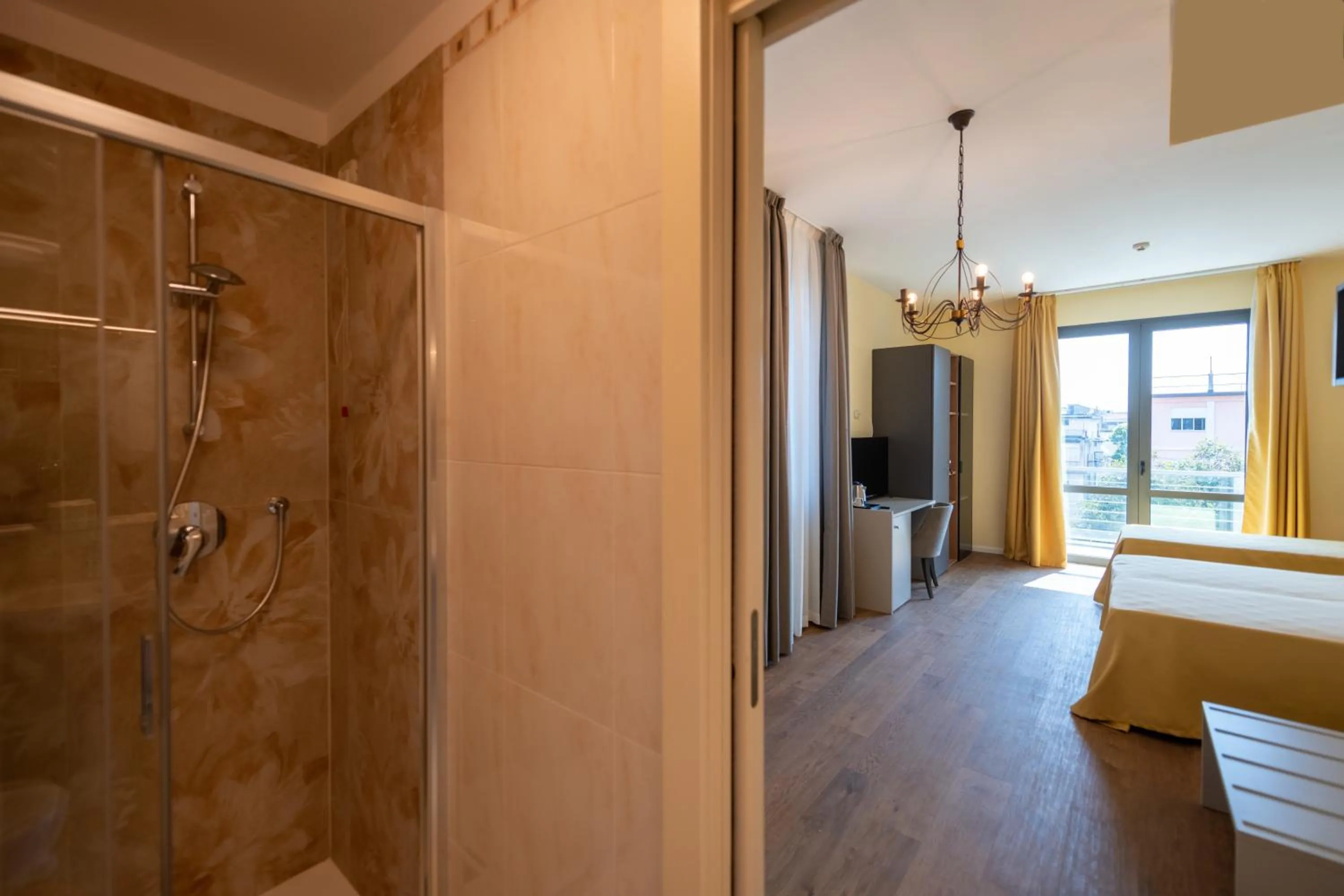 Shower in Hotel Ambasciata Venice - Atika & Atif