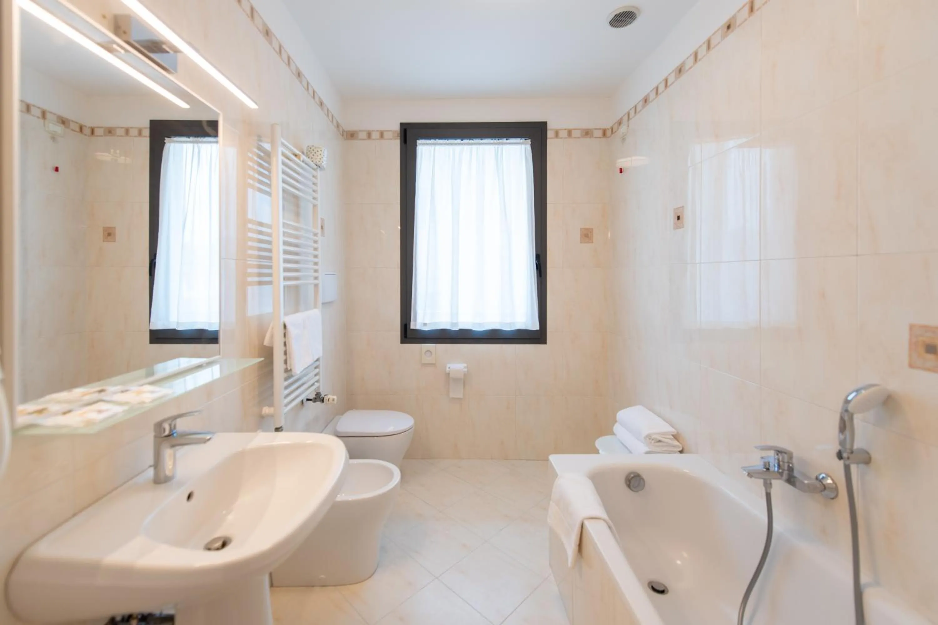 Toilet in Hotel Ambasciata Venice - Atika & Atif