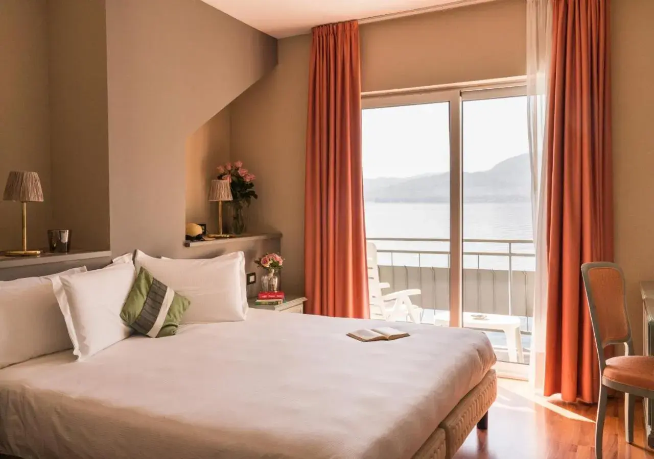 Superior Double Room with Lake View - single occupancy in Giardinetto Superior Double Room with Lake View - single occupancy in Giardinetto