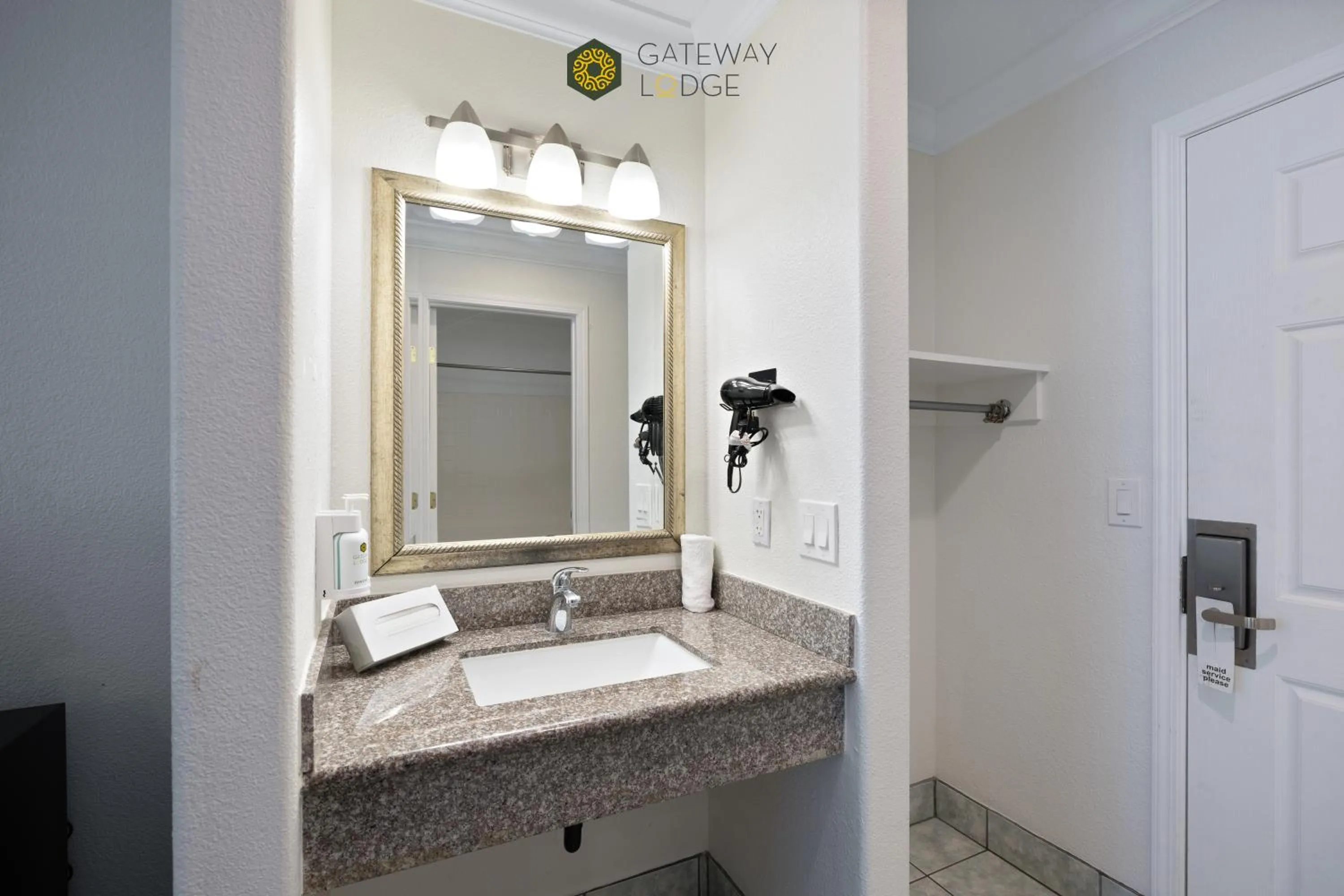 Bedroom in Gateway Lodge