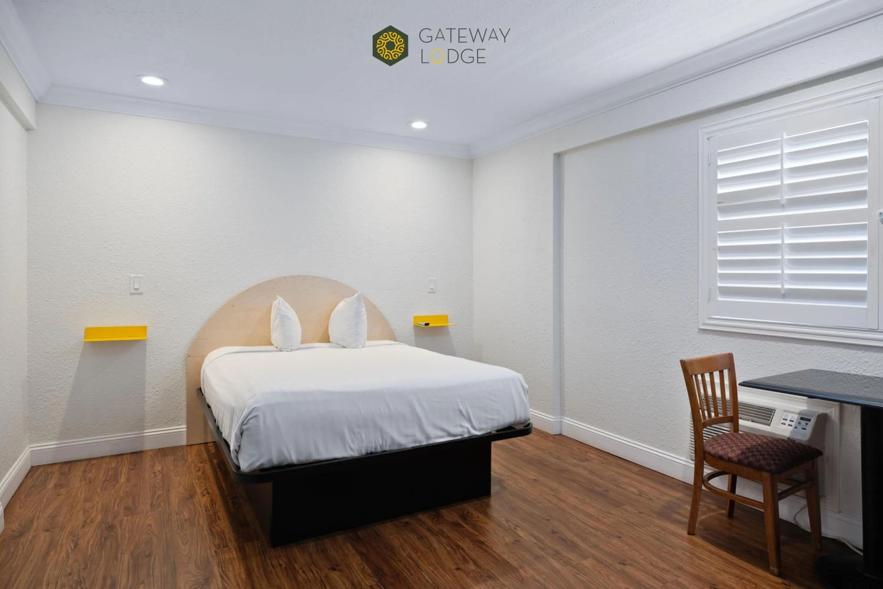 Bedroom, Bed in Gateway Lodge