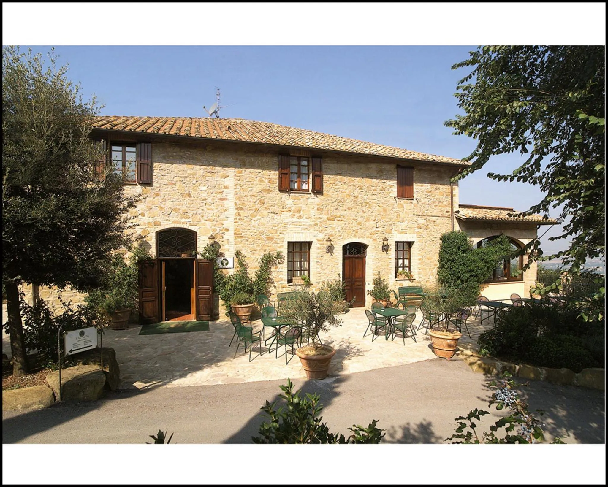 Facade/entrance in Il Poggio degli Olivi