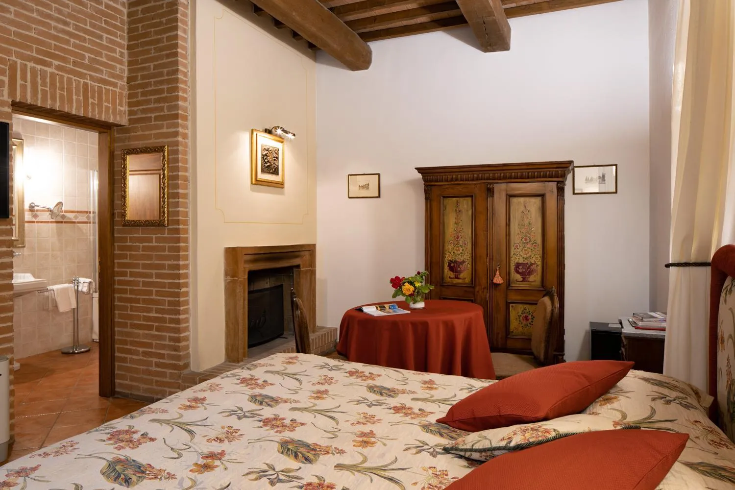 flat iron, Bed in Il Poggio degli Olivi