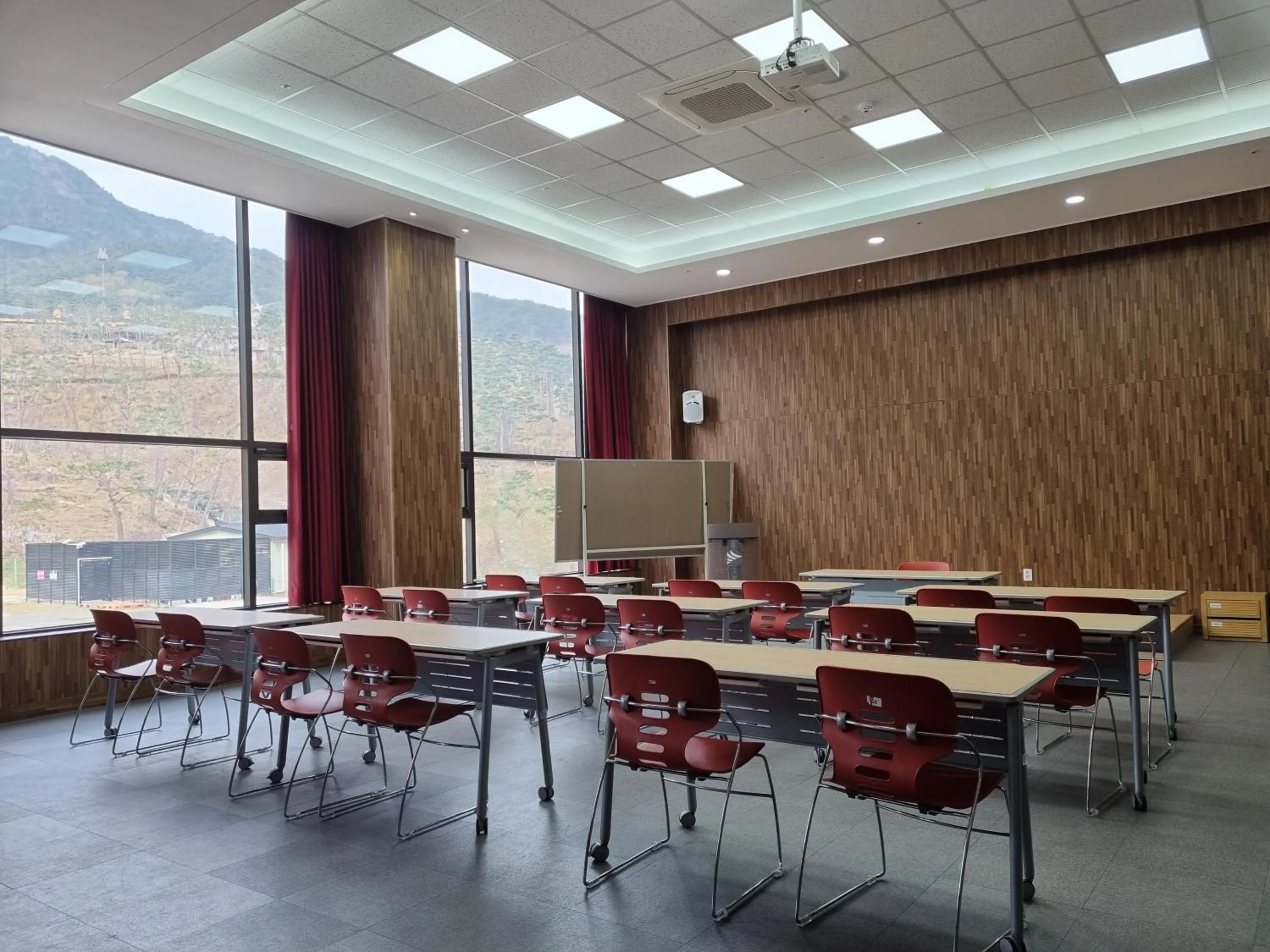 Business facilities in Sancheong Korean Medicine Family Hotel