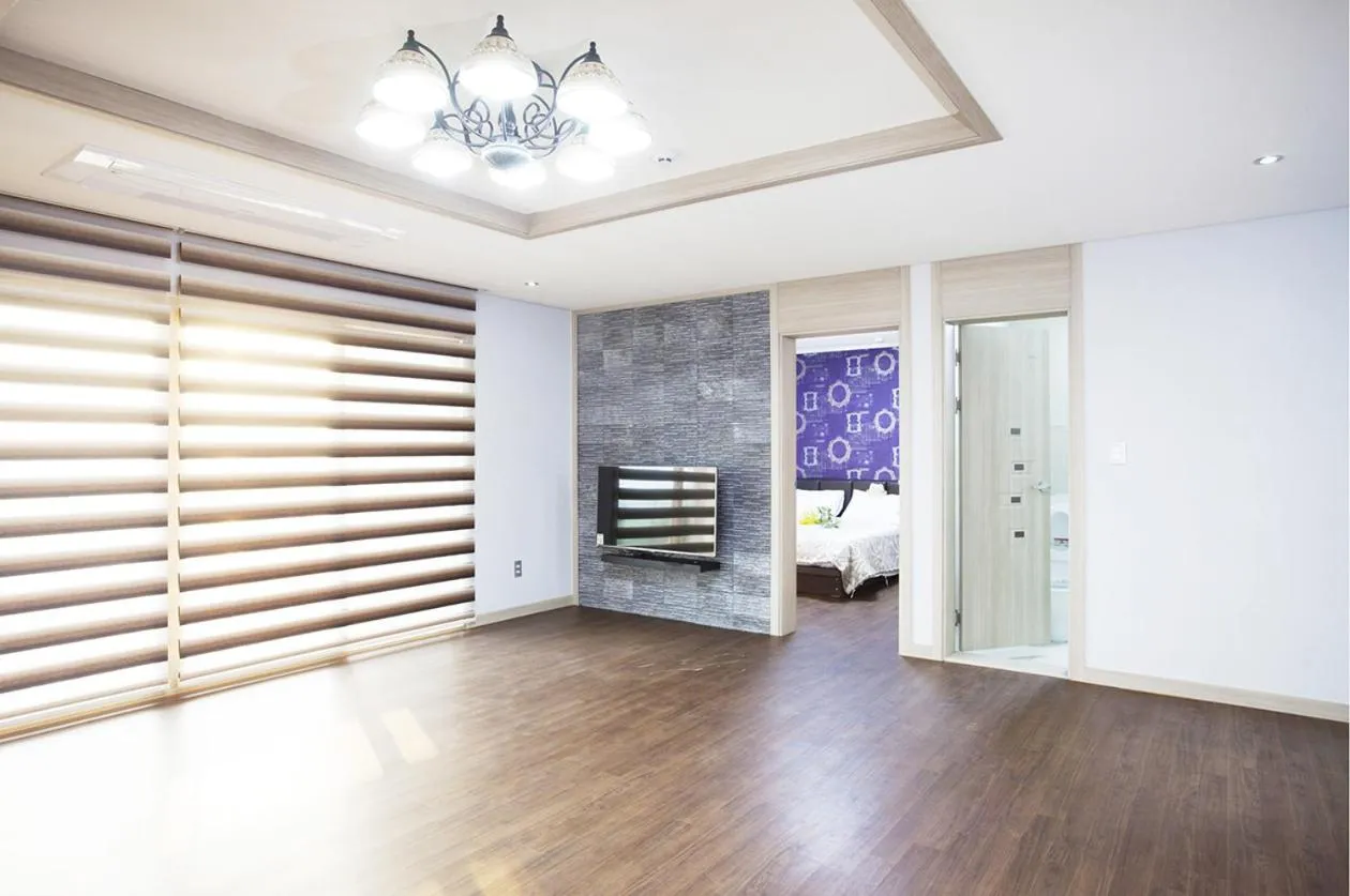 Living room, Bed in SN Hotel Daecheon