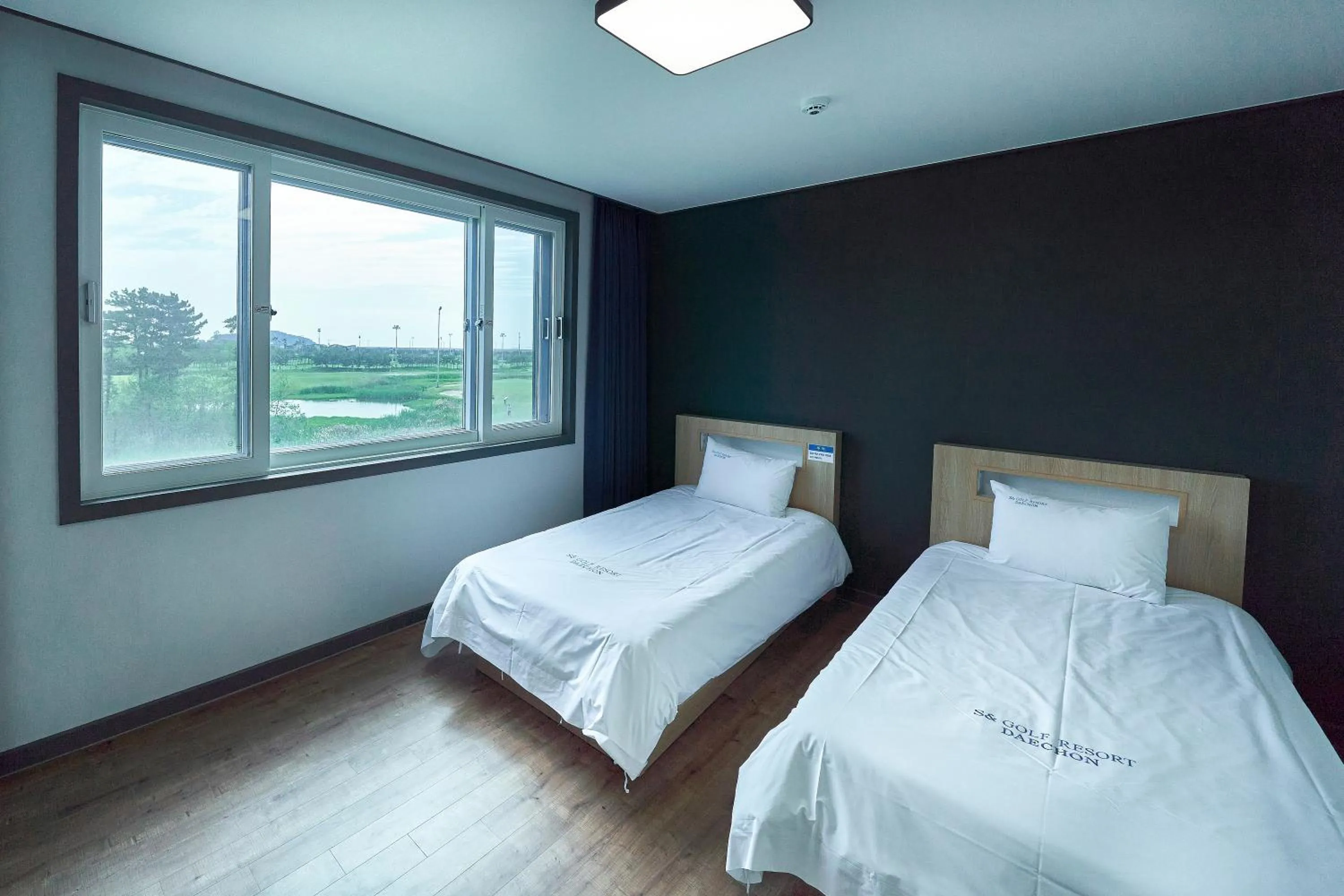 Bedroom, Bed in SN Hotel Daecheon