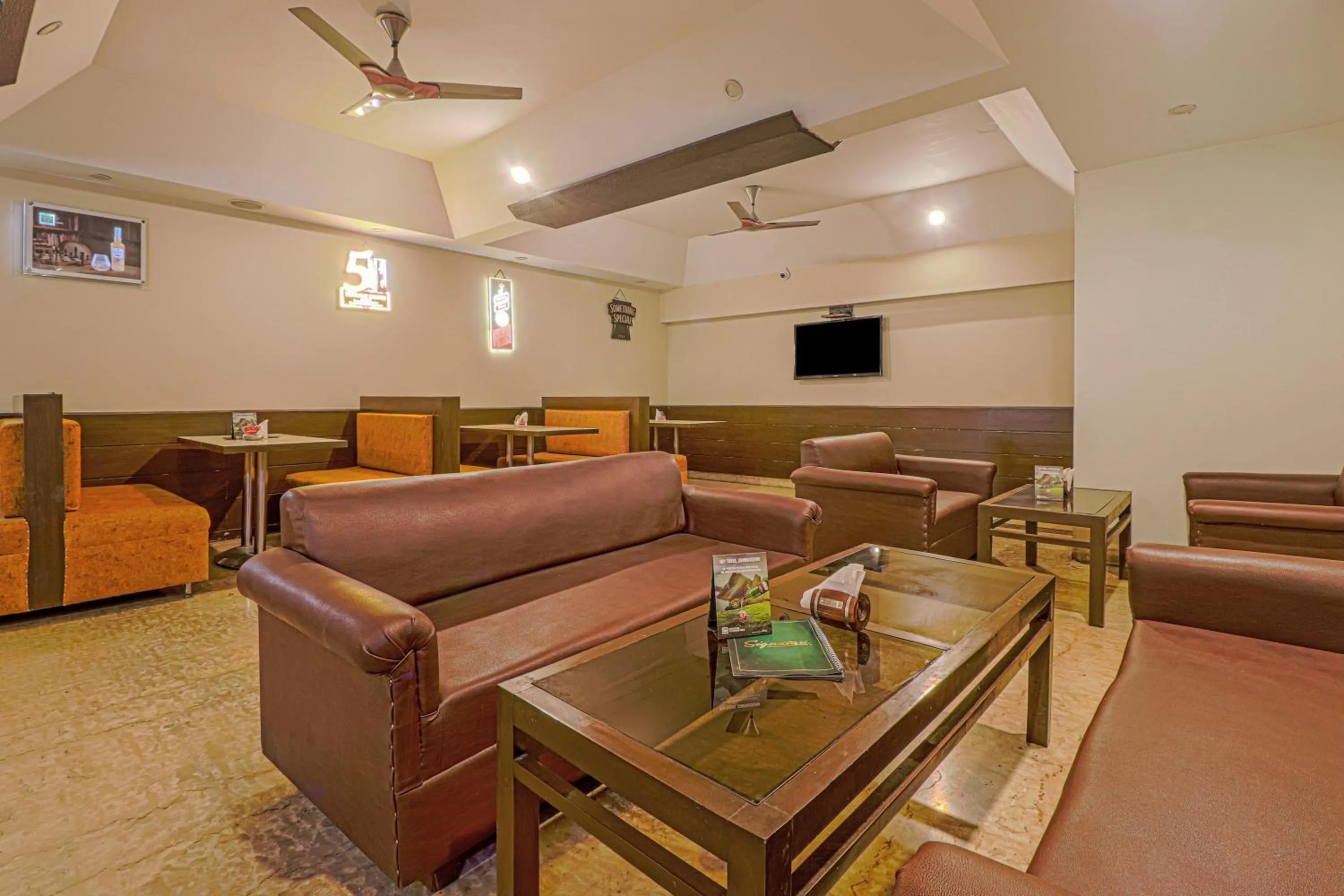 Lounge or bar in Hotel Siddharth