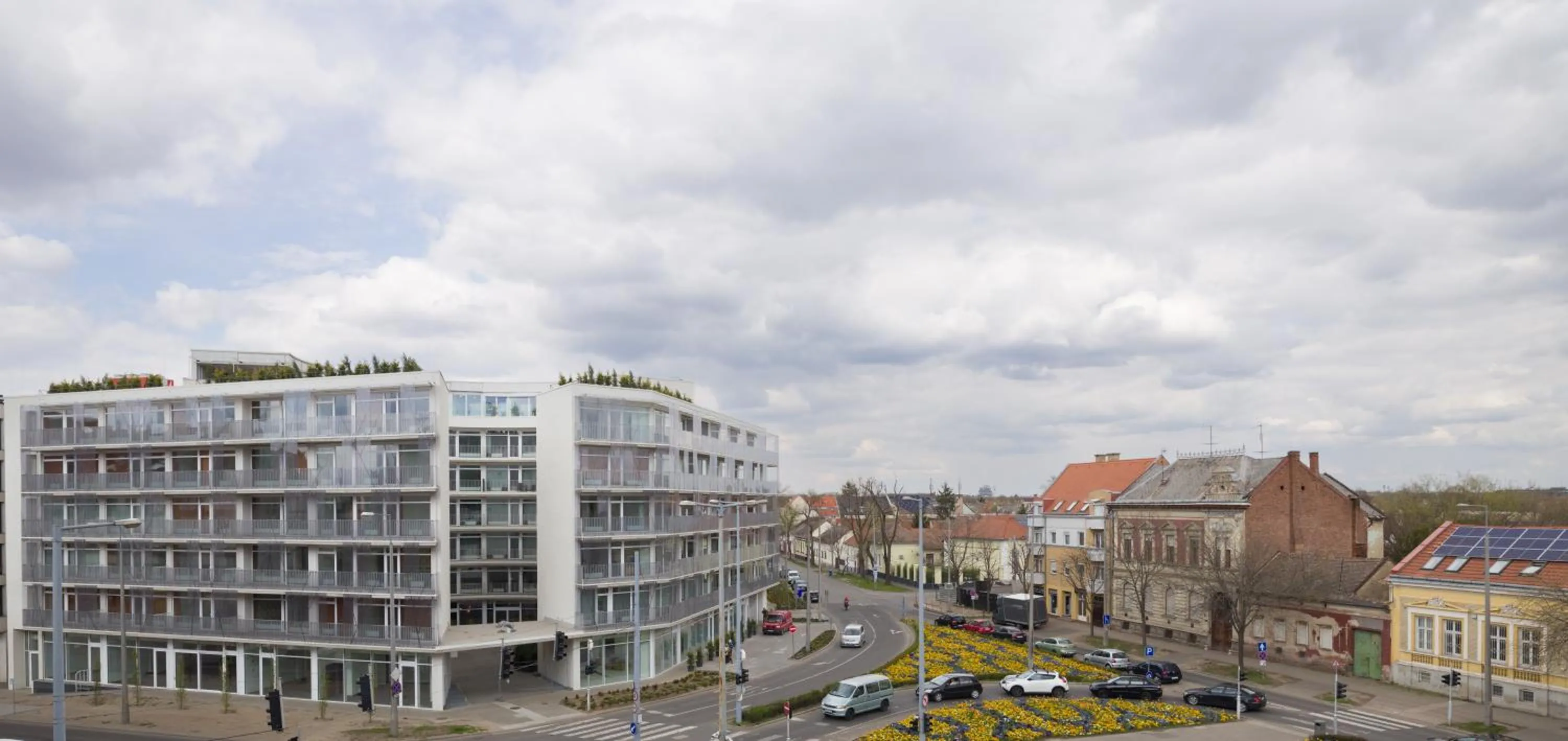 Property building in Parizs Garden Apartments