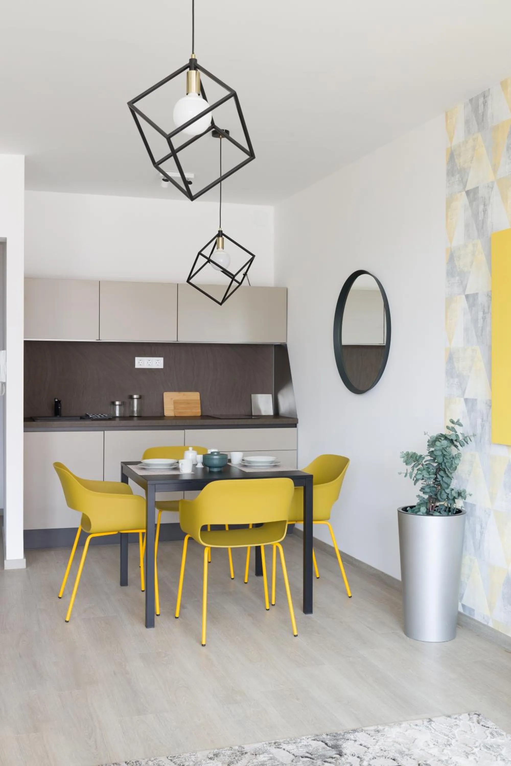 Kitchen or kitchenette in Parizs Garden Apartments