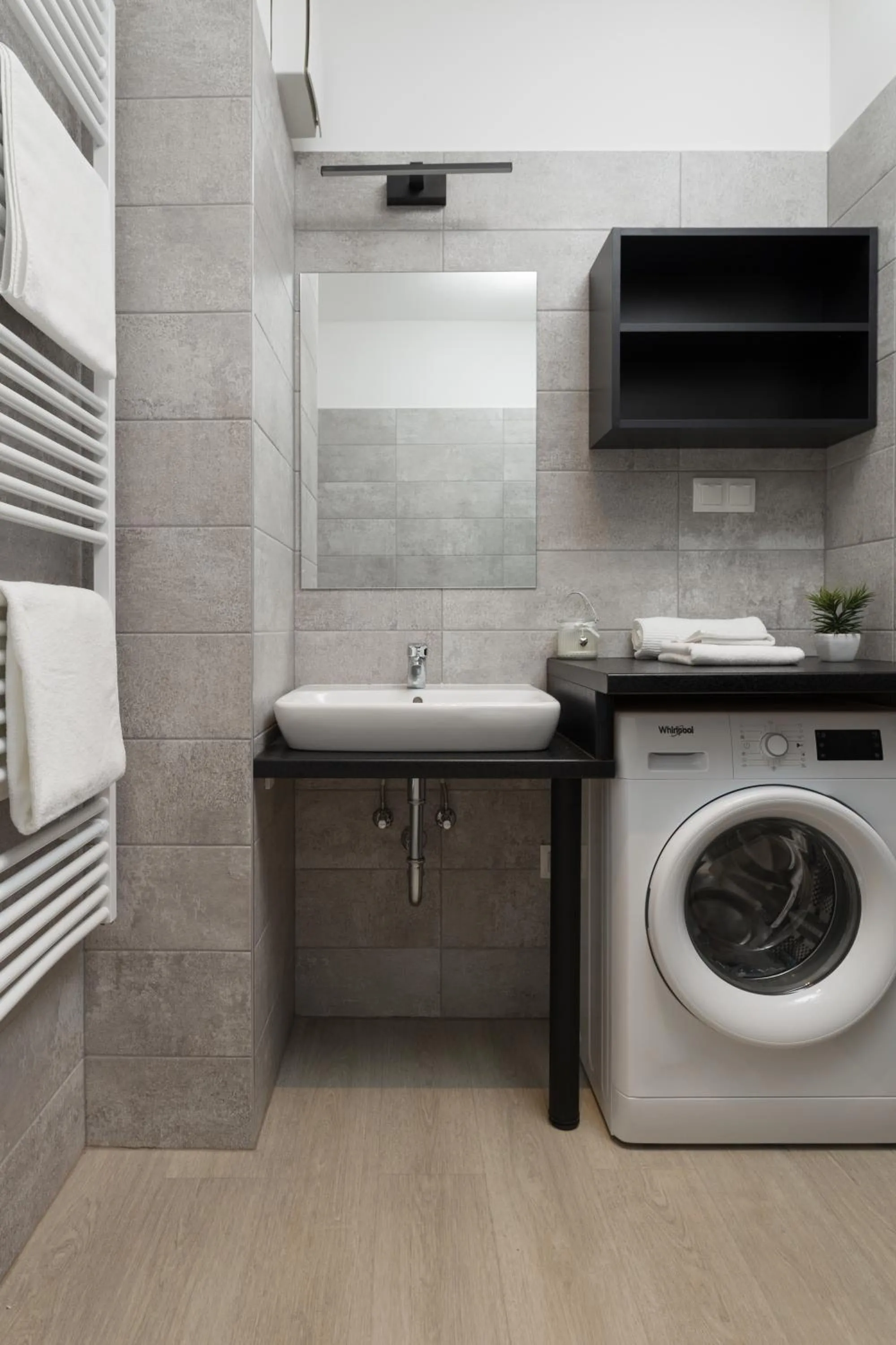 Bathroom in Parizs Garden Apartments