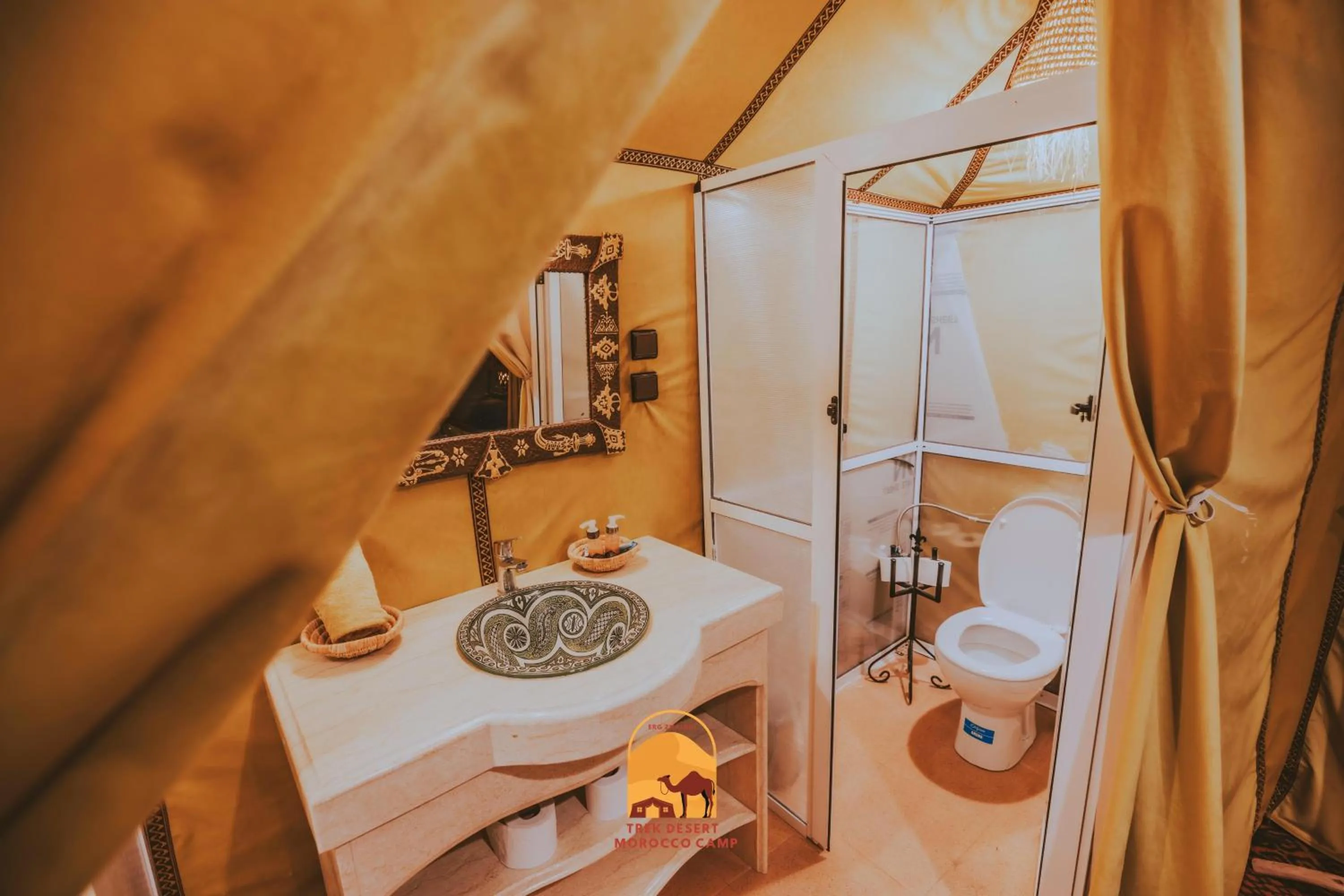 Shower in Trek desert Morocco Sarl