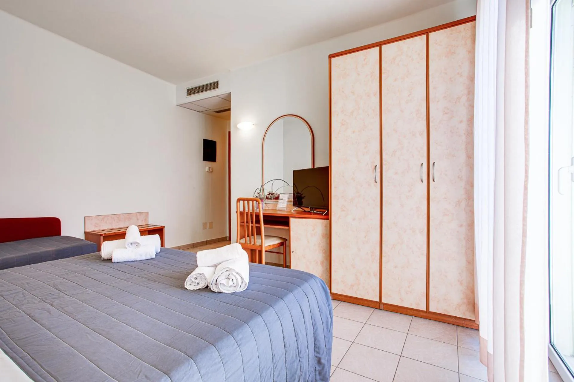 View (from property/room), Bed in HOTEL VILLA MARIA