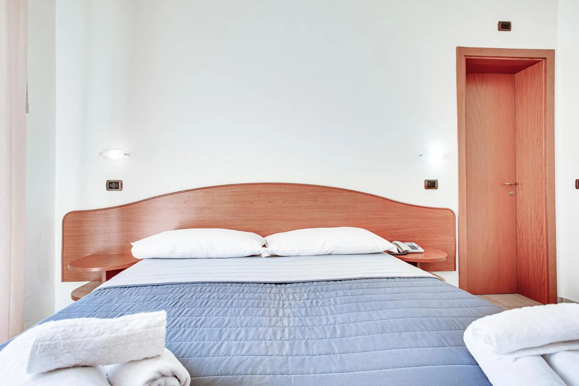 View (from property/room), Bed in HOTEL VILLA MARIA