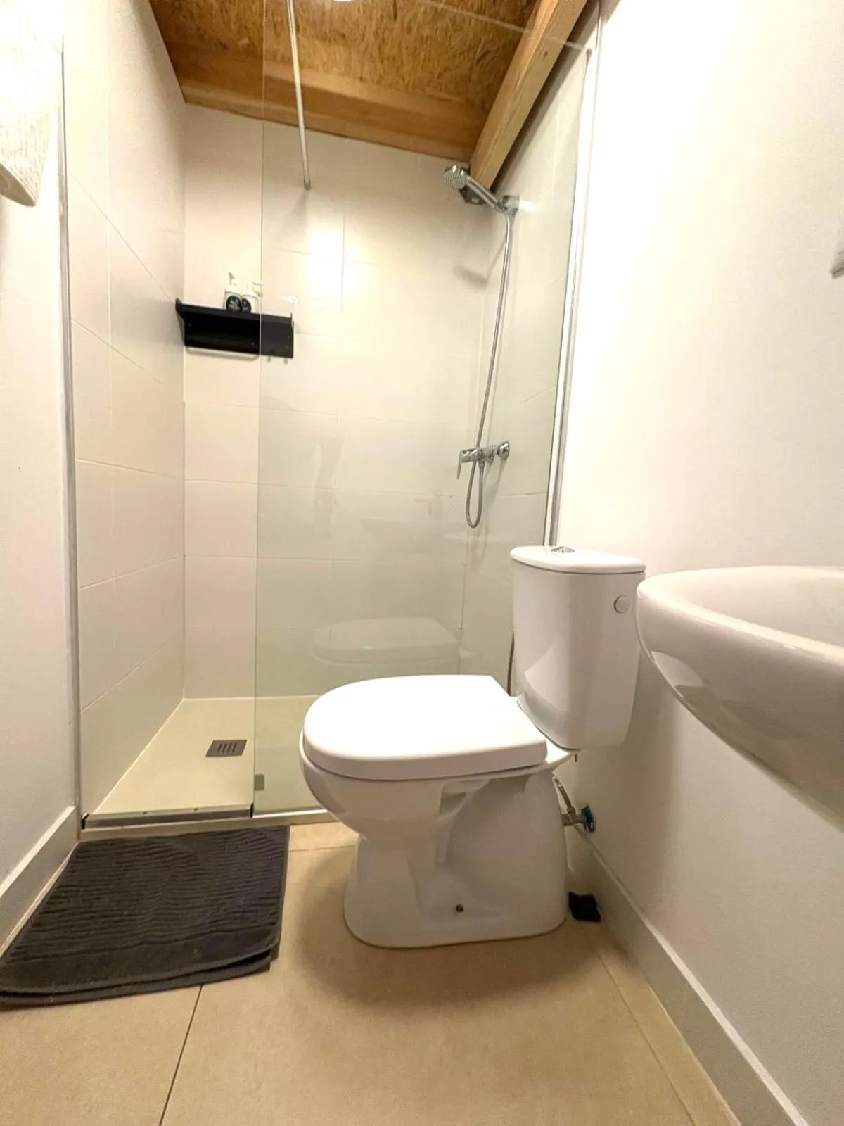 Shower in Soho Boho Apartments - with sunny rooftop terrace and fiber optic internet