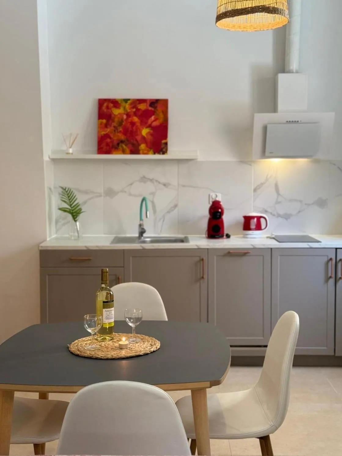 Kitchen or kitchenette in Soho Boho Apartments - with sunny rooftop terrace and fiber optic internet