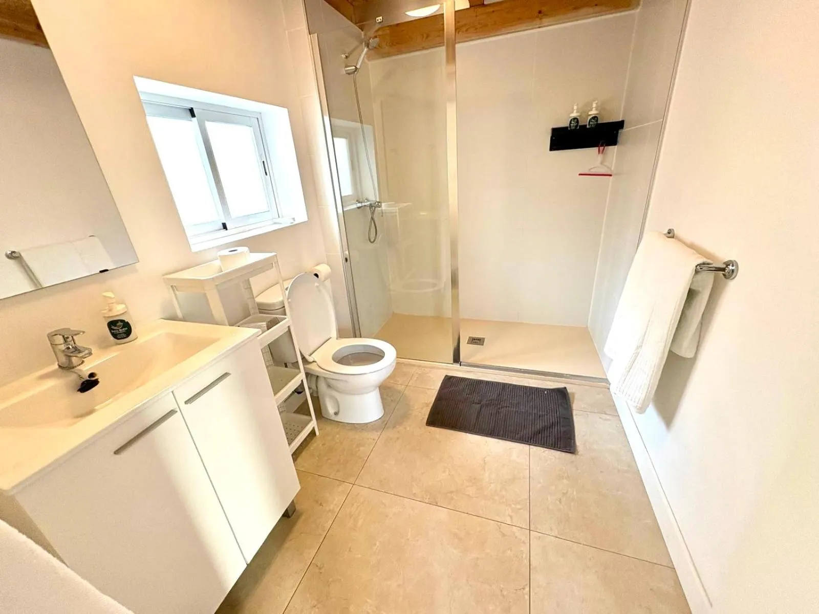 Bathroom in Soho Boho Apartments - with sunny rooftop terrace and fiber optic internet
