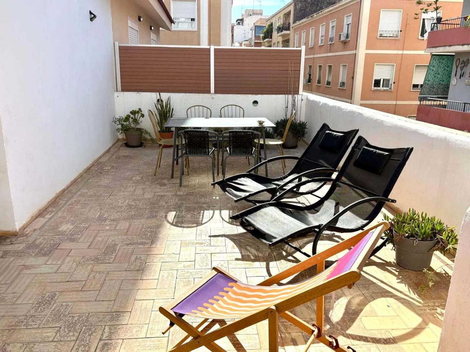 Property building in Soho Boho Apartments - with sunny rooftop terrace and fiber optic internet