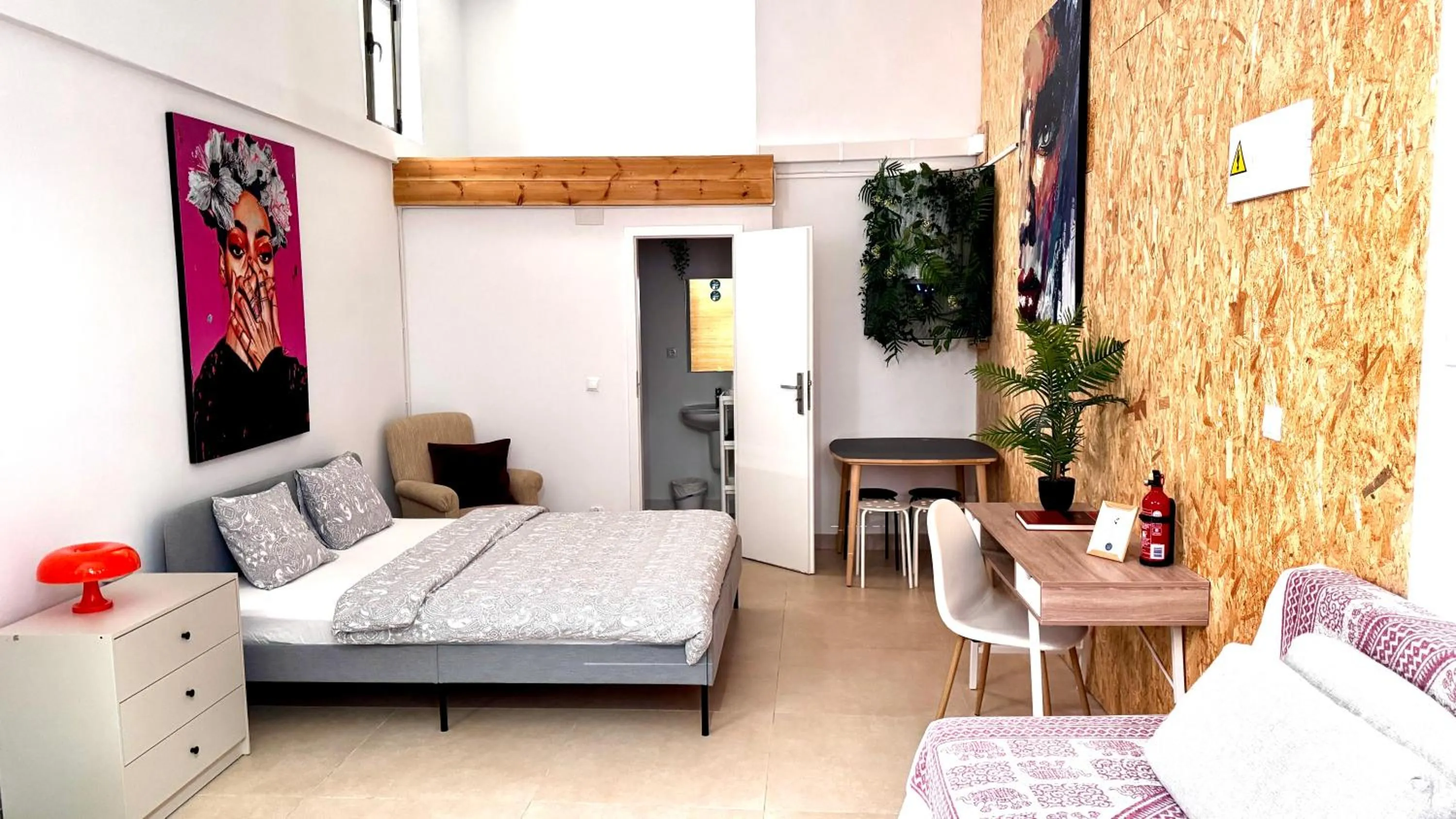 Bed in Soho Boho Apartments - with sunny rooftop terrace and fiber optic internet