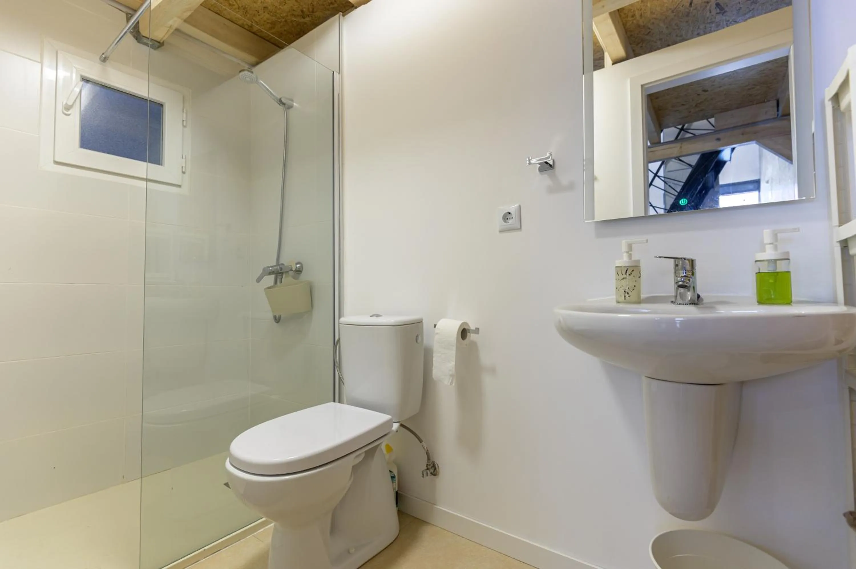 Shower in Soho Boho Apartments - with sunny rooftop terrace and fiber optic internet