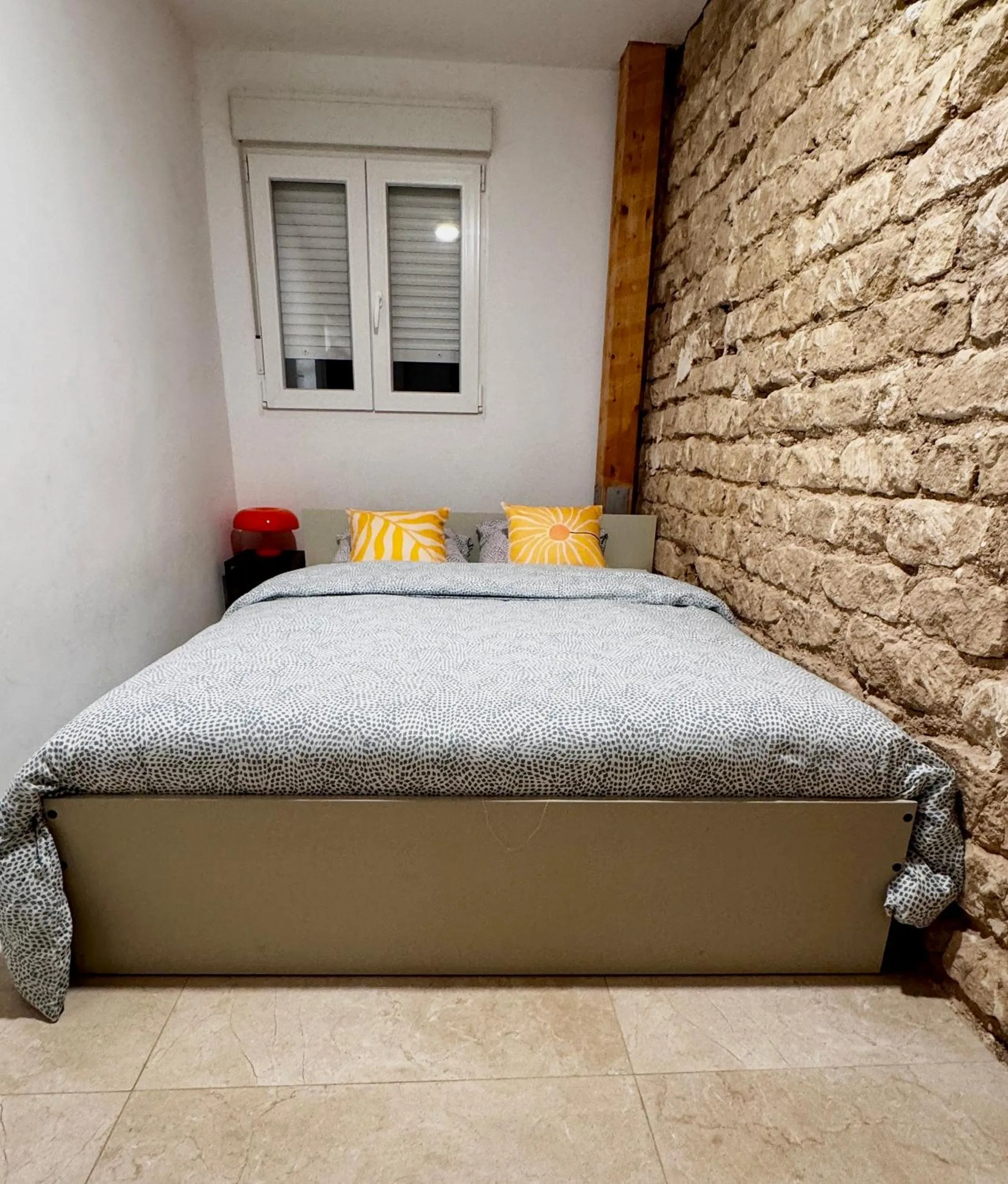 Bed in Soho Boho Apartments - with sunny rooftop terrace and fiber optic internet