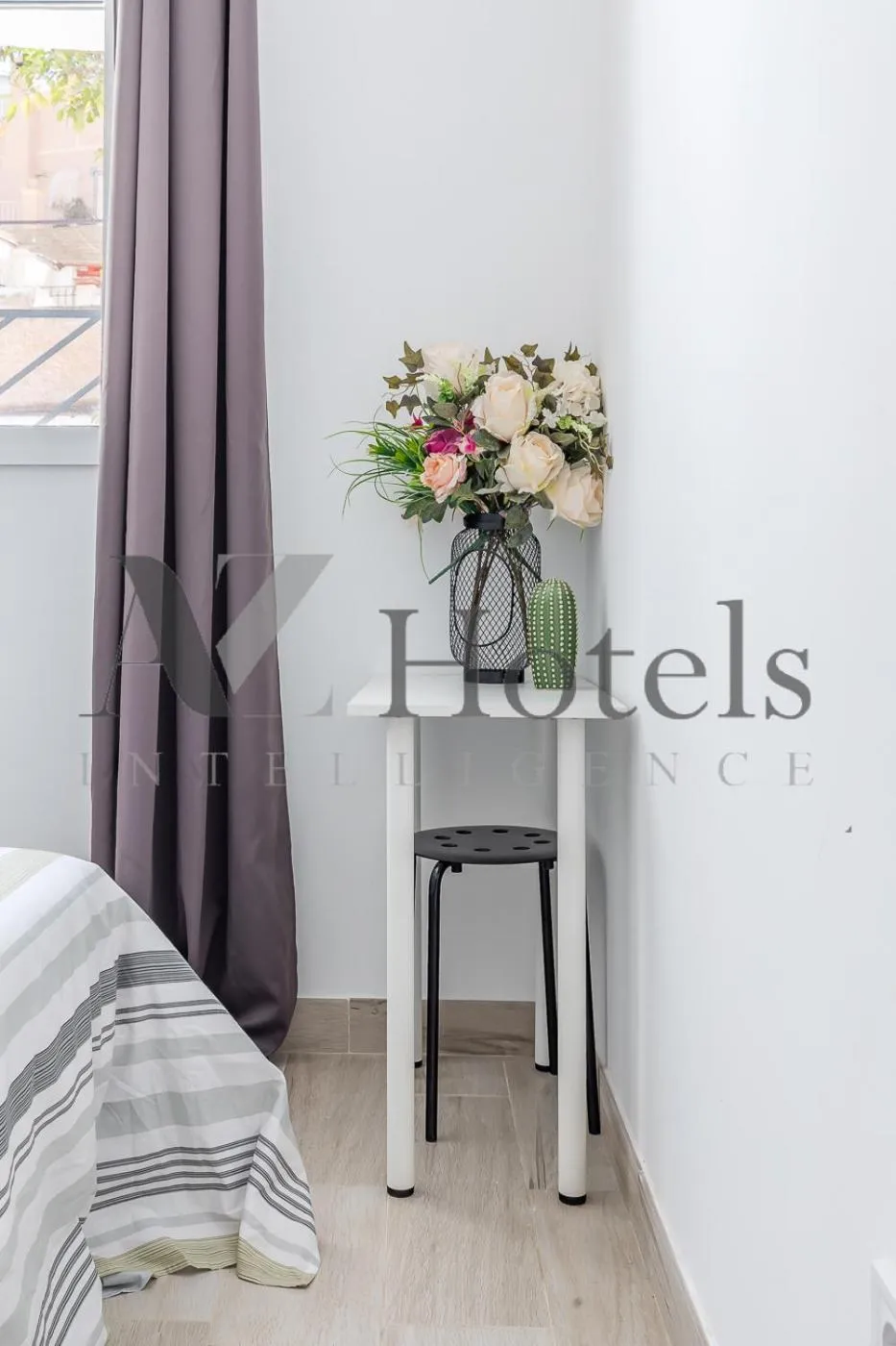 Decorative detail, Bed in AYZ Silvela - Auto check-in property