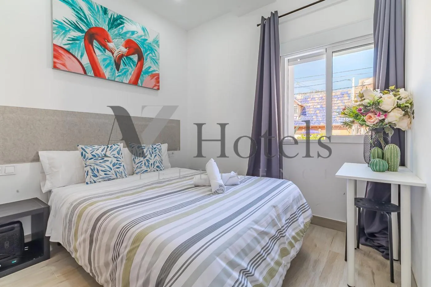 Decorative detail, Bed in AYZ Silvela - Auto check-in property