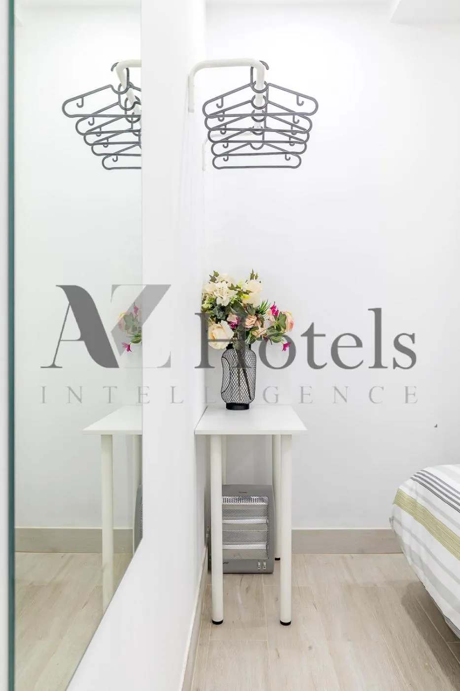 Decorative detail in AYZ Silvela - Auto check-in property