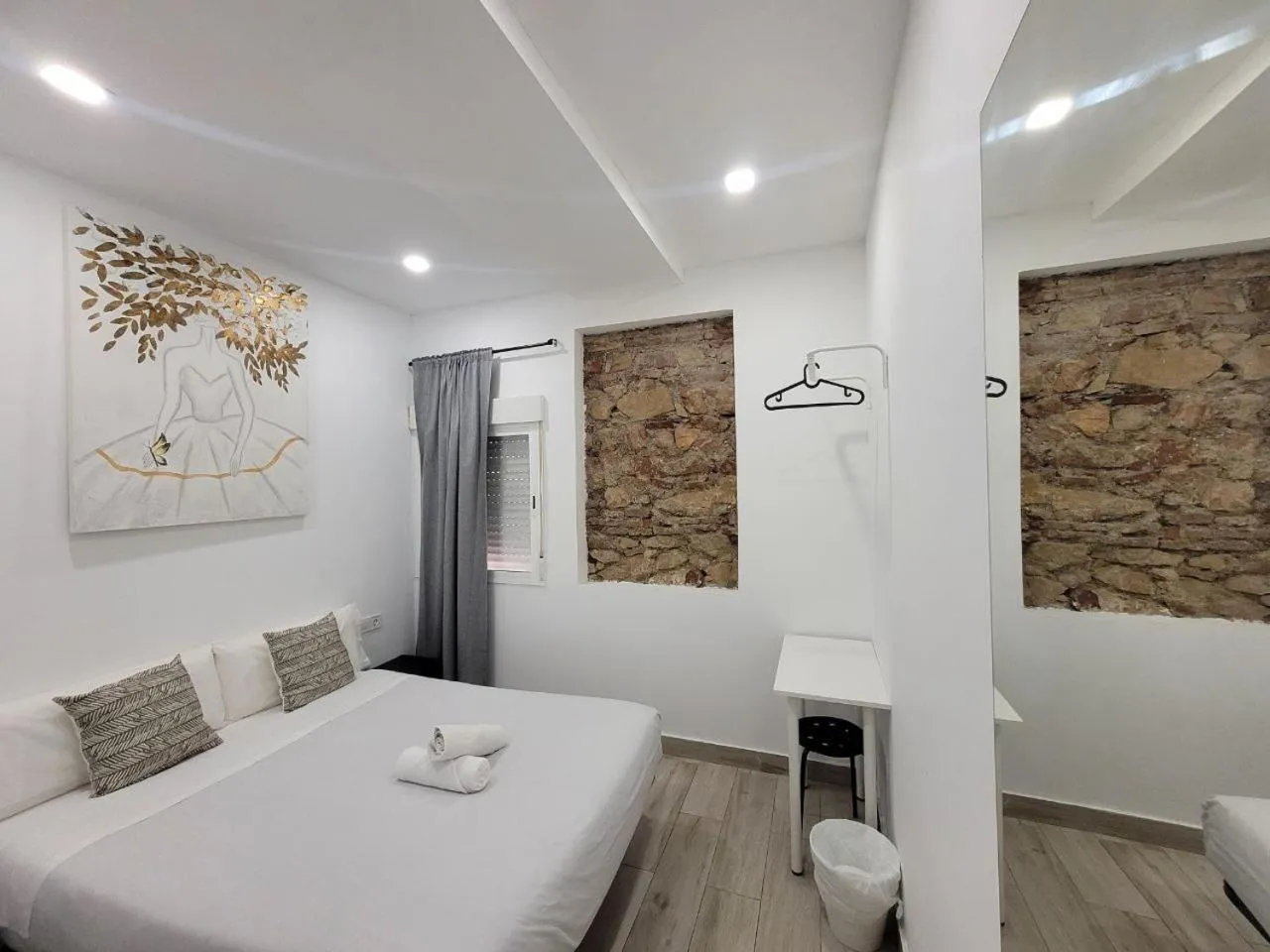 Bed in AYZ Silvela - Auto check-in property