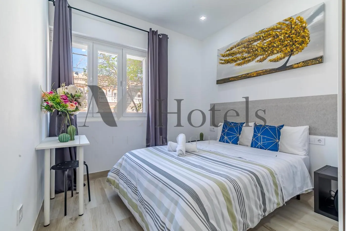 Photo of the whole room, Bed in AYZ Silvela - Auto check-in property