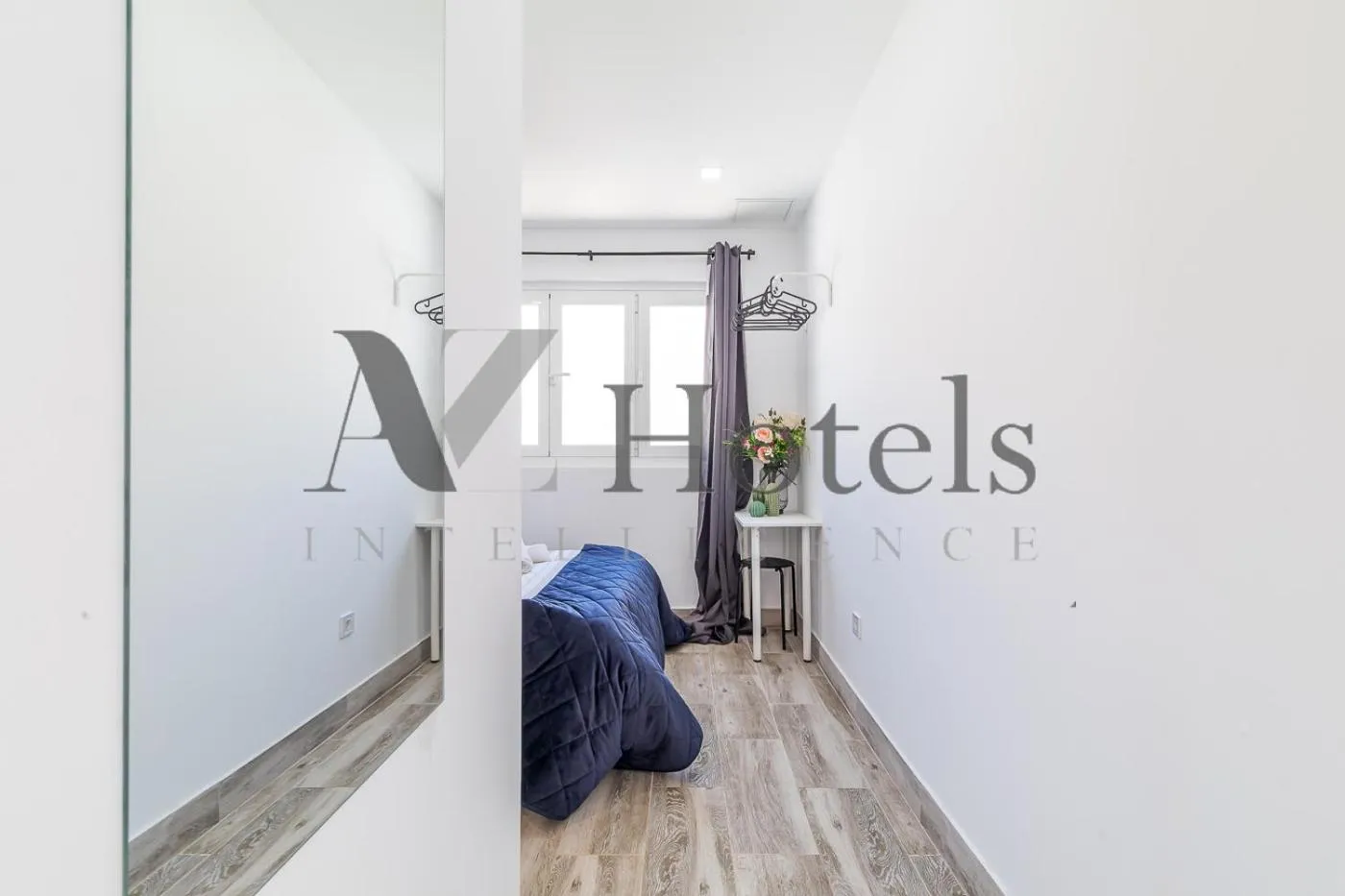 Decorative detail, Bed in AYZ Silvela - Auto check-in property