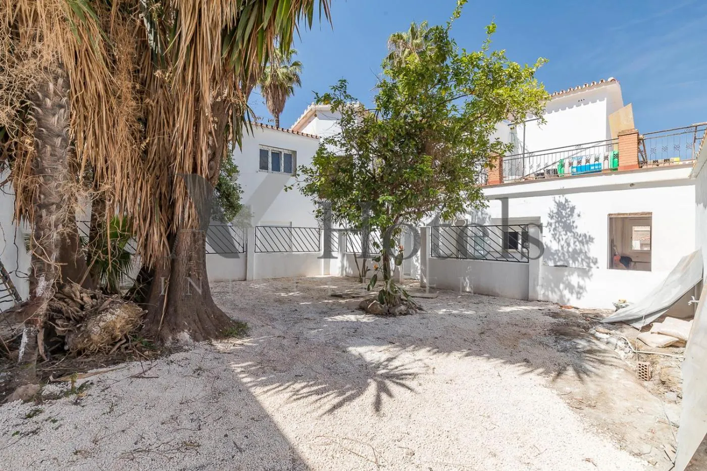 Decorative detail in AYZ Silvela - Auto check-in property