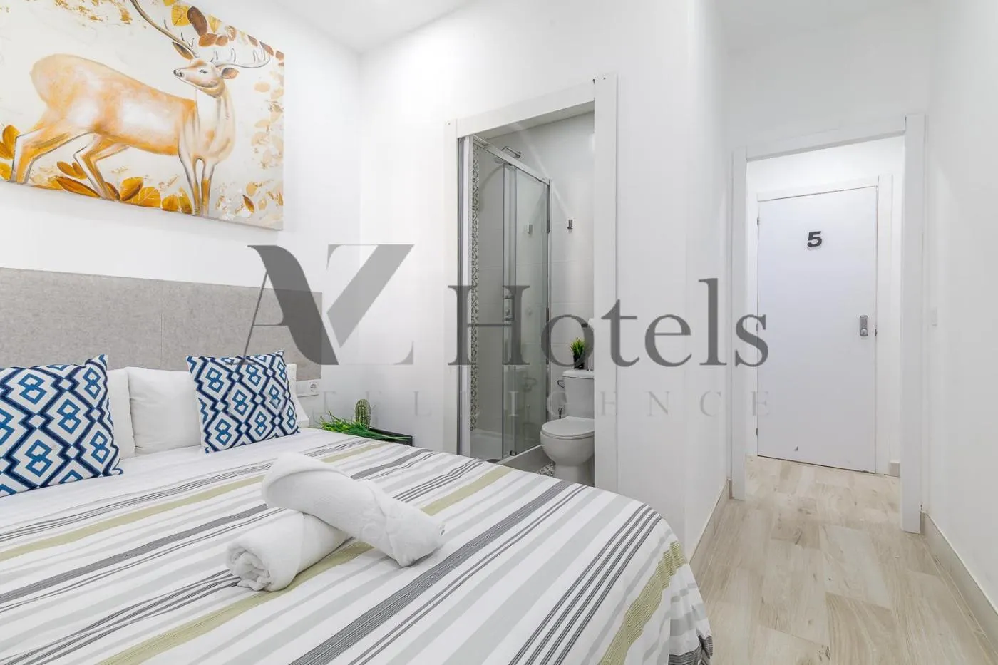 Decorative detail, Bed in AYZ Silvela - Auto check-in property