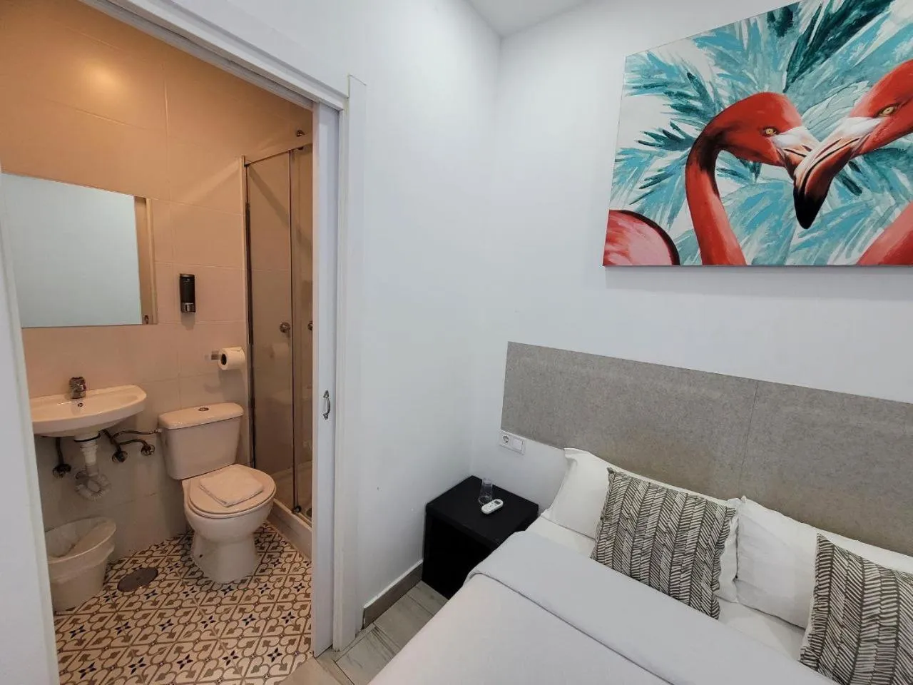 Bed in AYZ Silvela - Auto check-in property