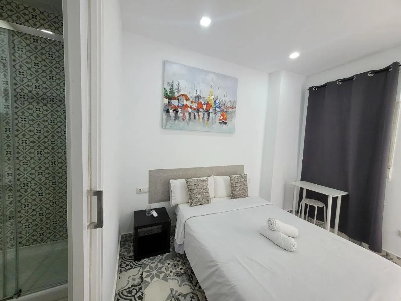 Bed in AYZ Silvela - Auto check-in property