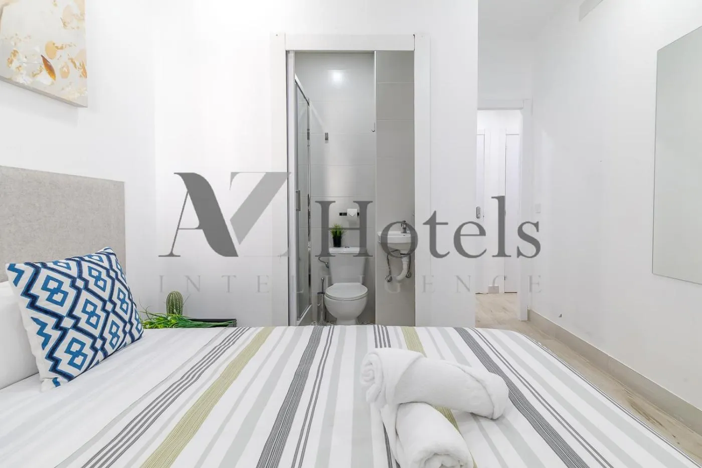 Decorative detail, Bed in AYZ Silvela - Auto check-in property