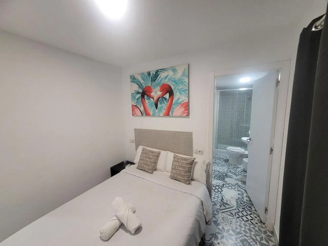 Bed in AYZ Silvela - Auto check-in property