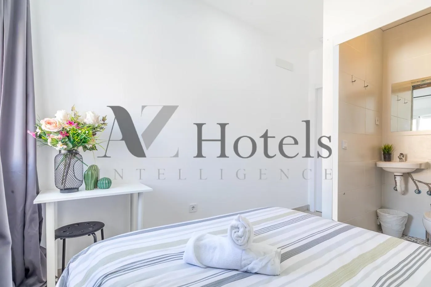 Decorative detail, Bed in AYZ Silvela - Auto check-in property