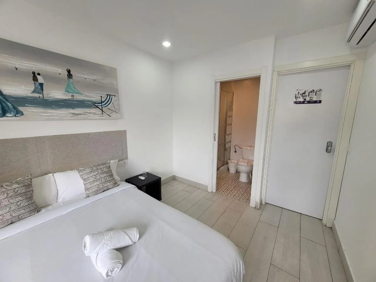 Bed in AYZ Silvela - Auto check-in property