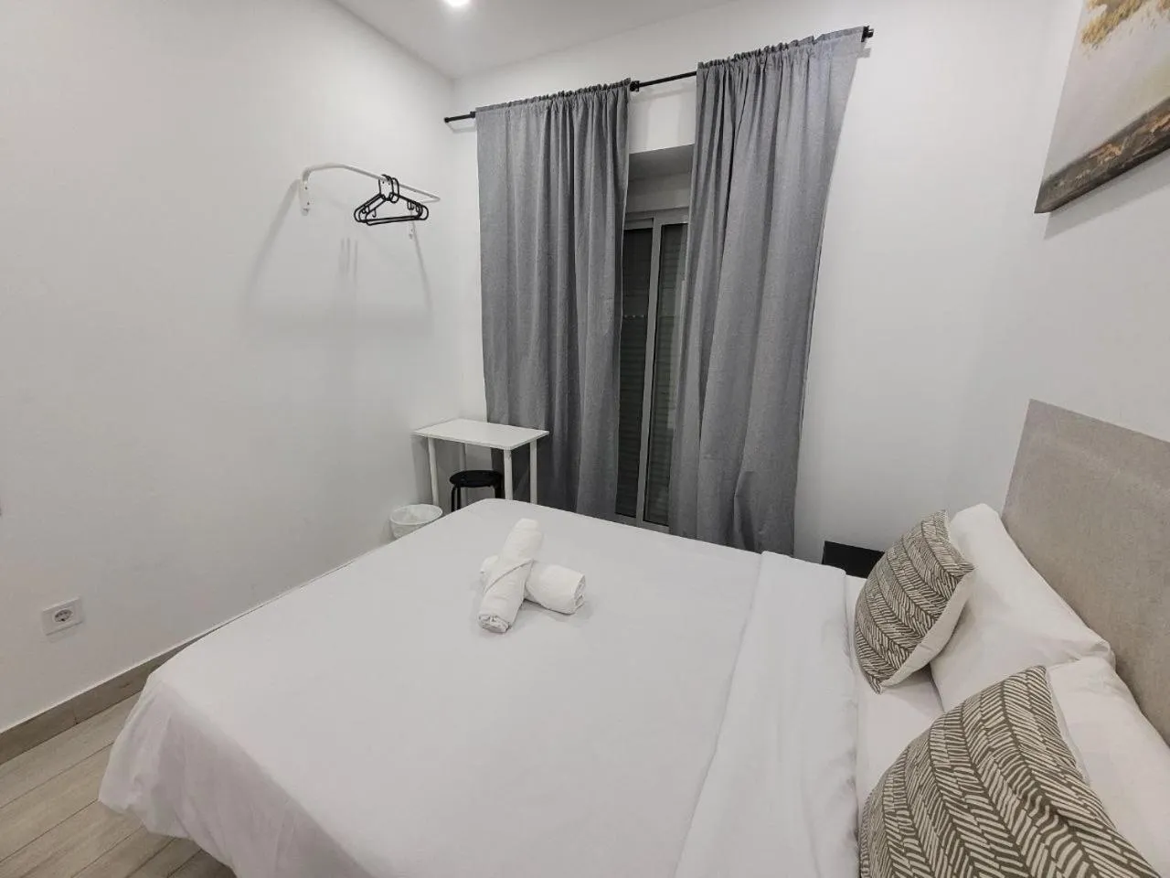 Bed in AYZ Silvela - Auto check-in property